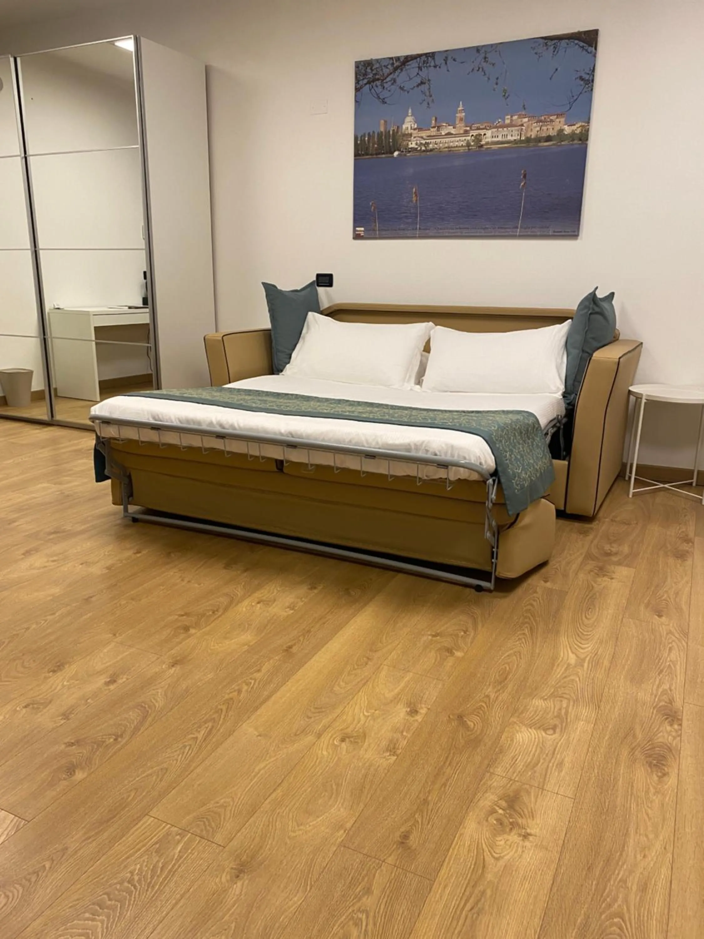 Bedroom, Bed in Cà Uberti Palace Hotel, MantegnaHotels