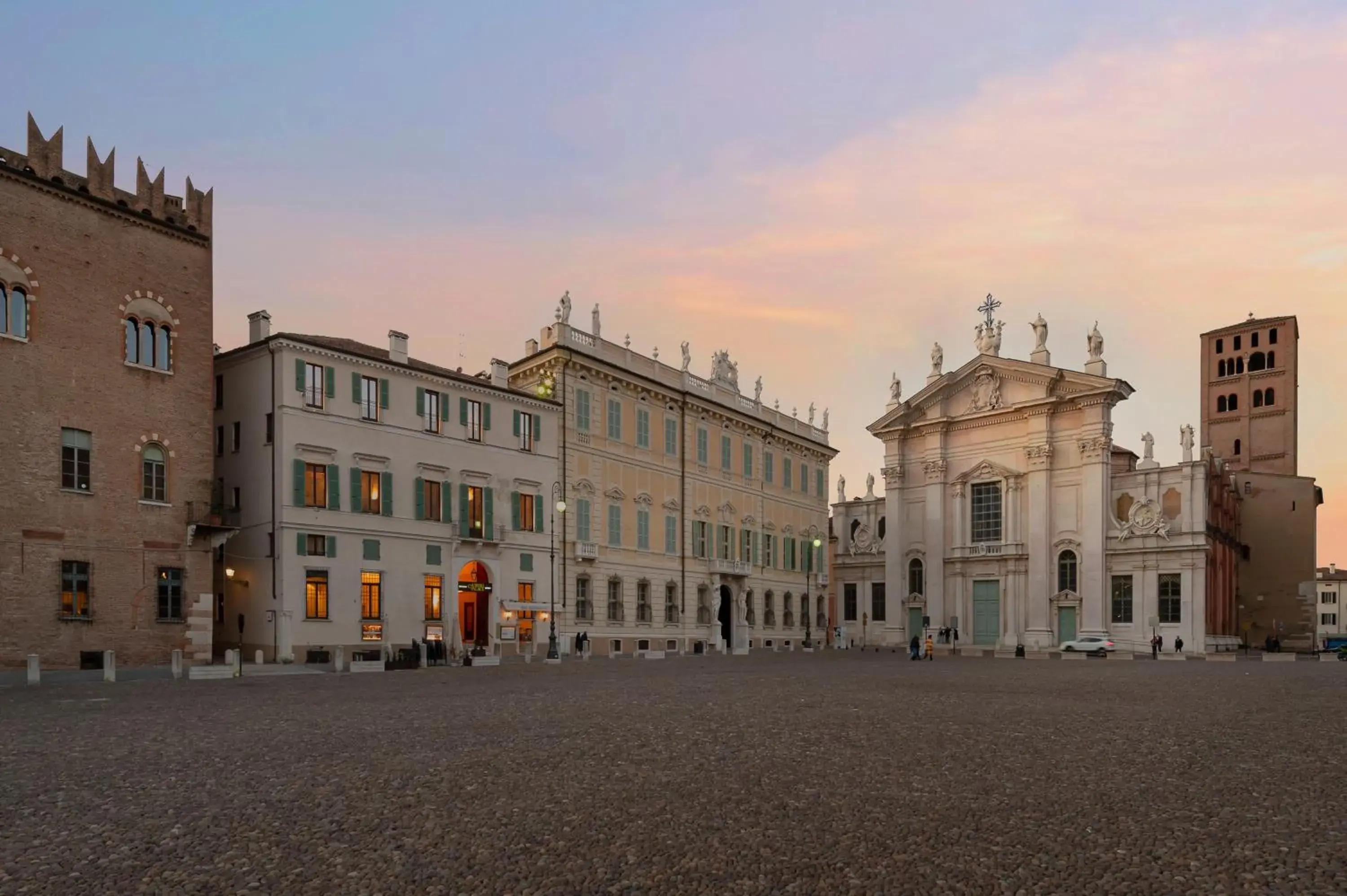 Cà Uberti Palace Hotel, MantegnaHotels Cà Uberti Palace Hotel, MantegnaHotels