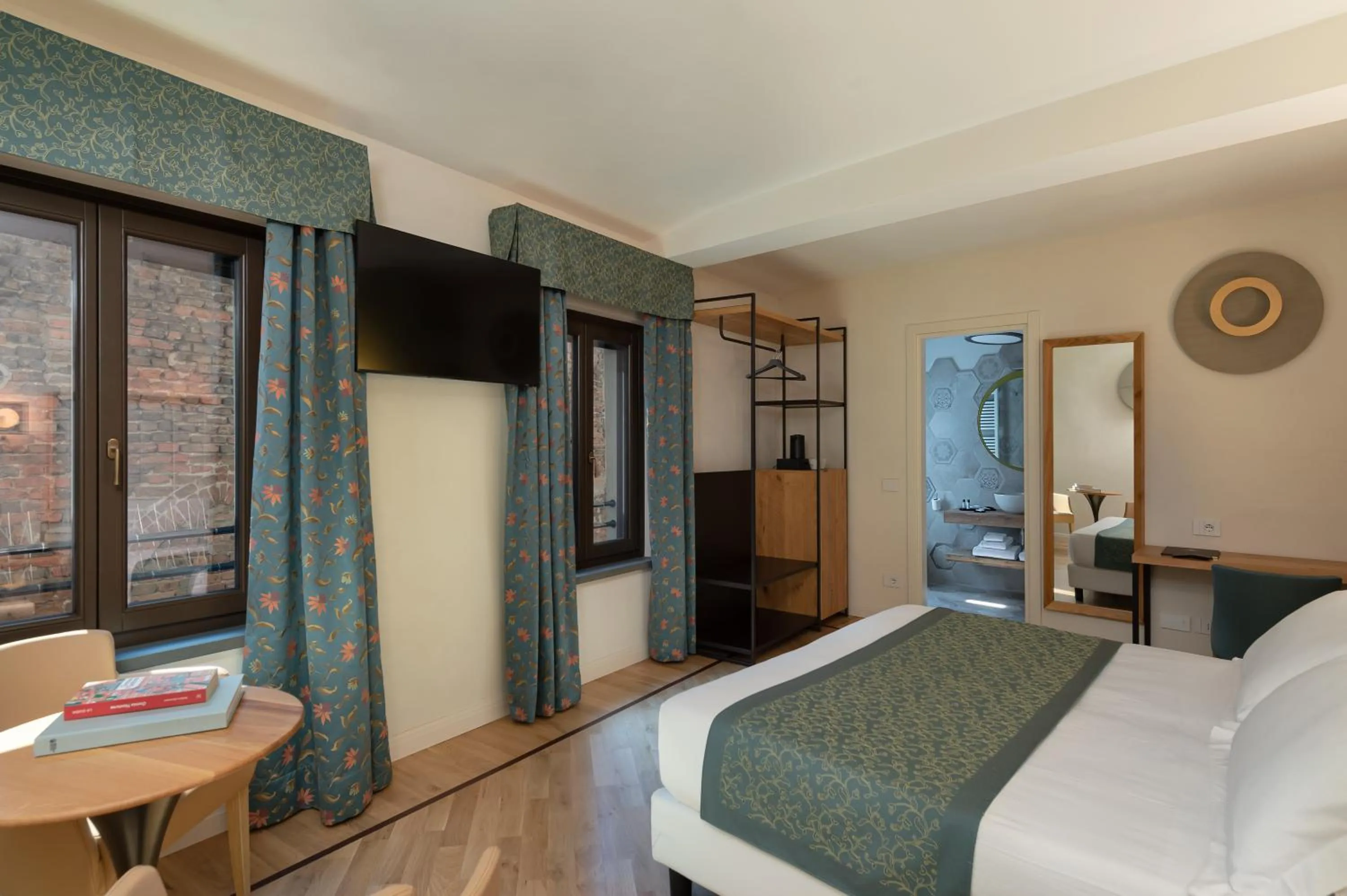 Bed in Cà Uberti Palace Hotel, MantegnaHotels