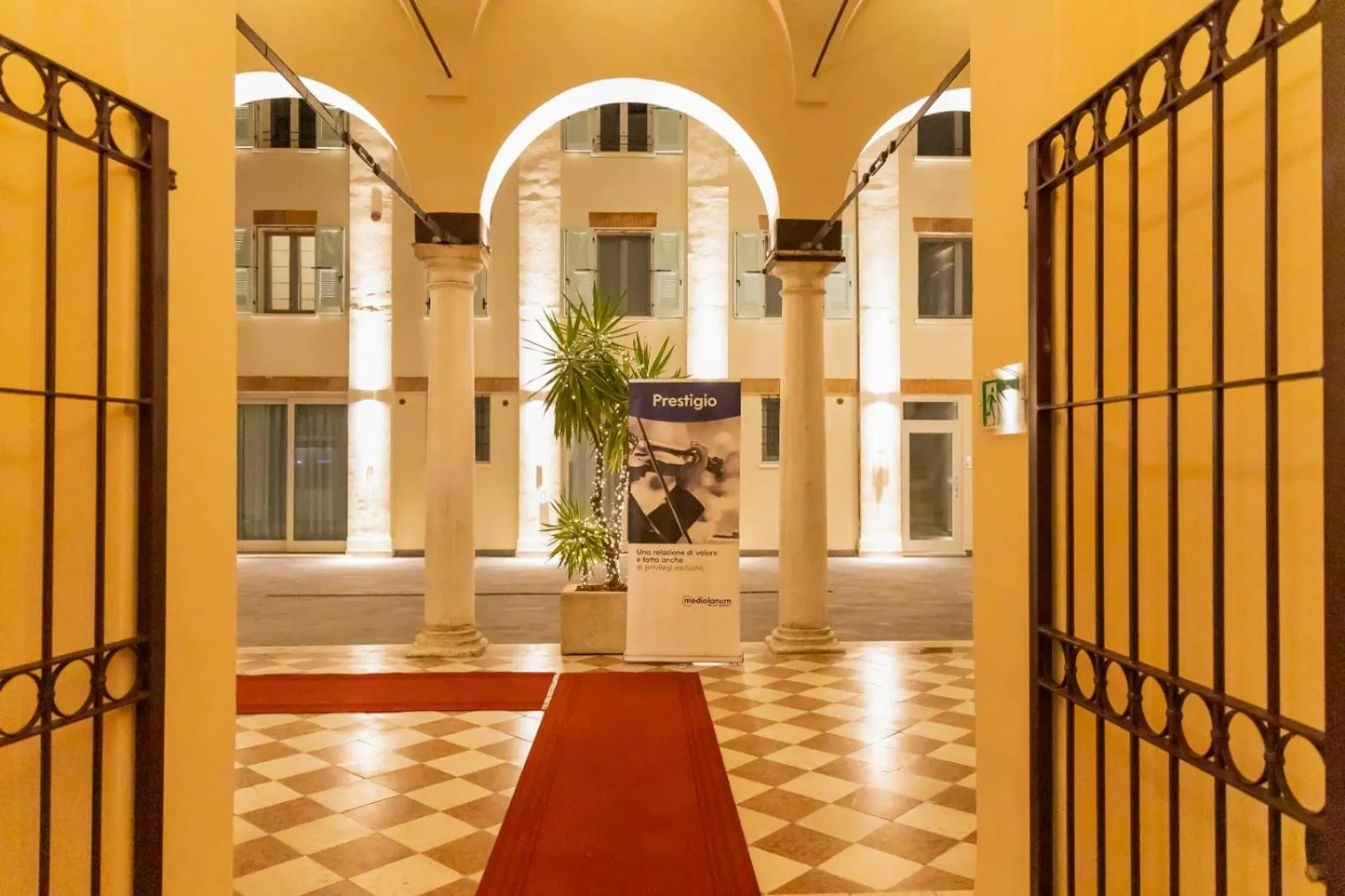 Facade/entrance in Cà Uberti Palace Hotel, MantegnaHotels