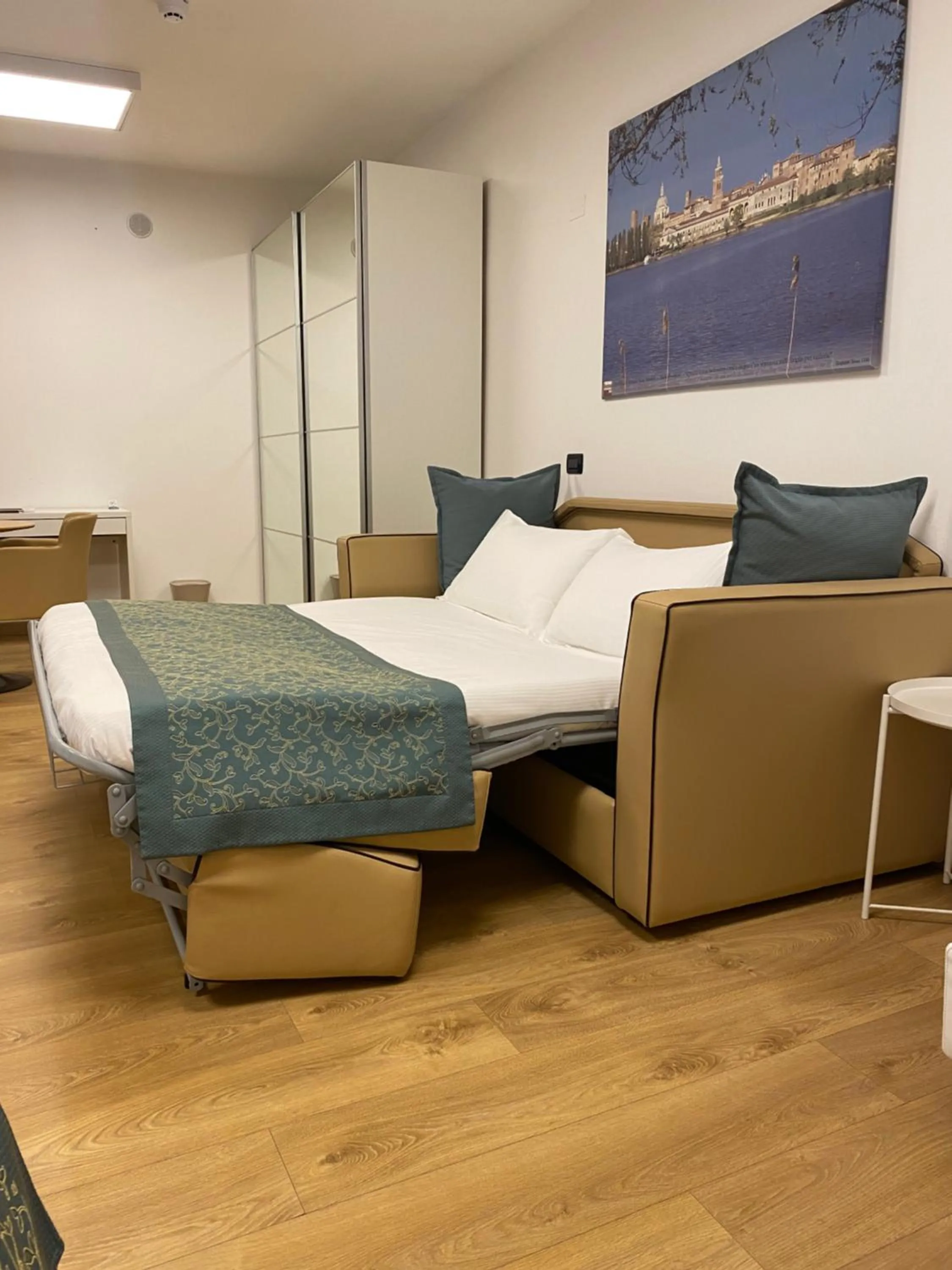 Bedroom, Bed in Cà Uberti Palace Hotel, MantegnaHotels