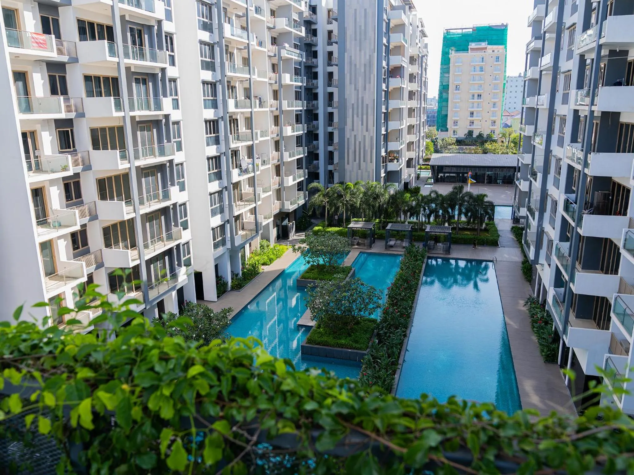 Swimming pool in 85 SOHO Hotel & Apartment