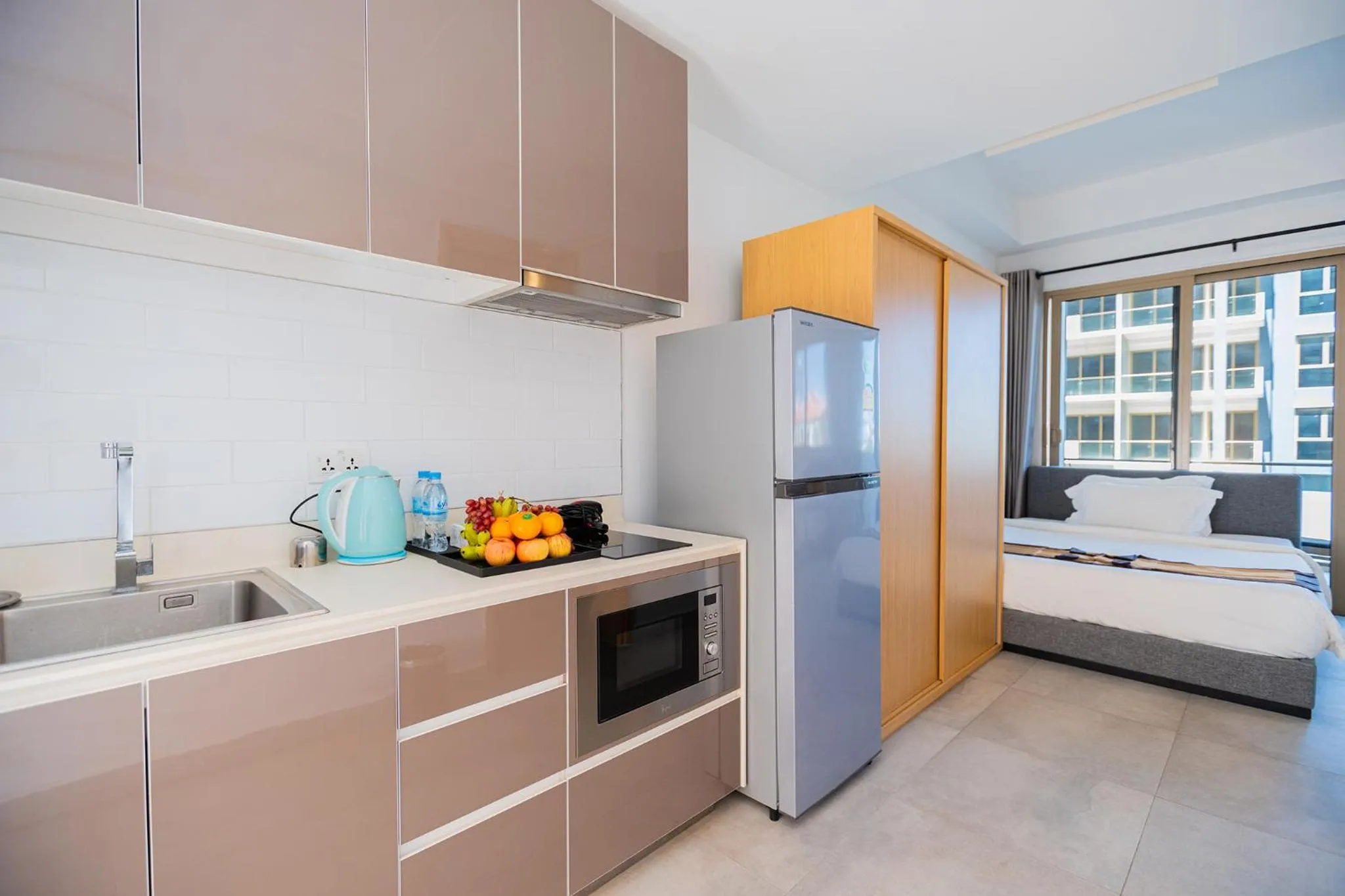 Kitchen or kitchenette, Bed in 85 SOHO Hotel & Apartment
