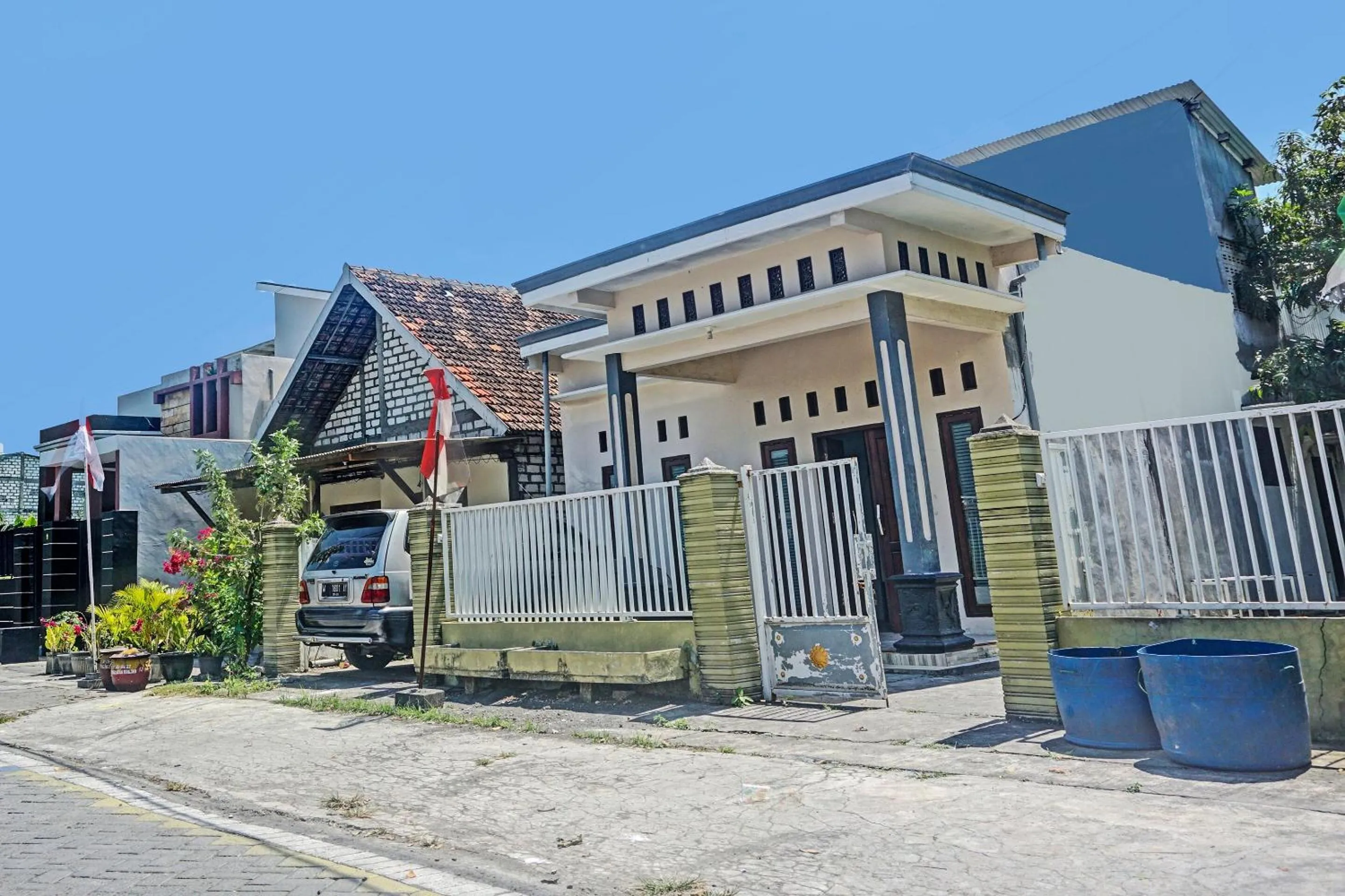 Facade/entrance in OYO Life 91600 Syariah Army Kost & Homestay