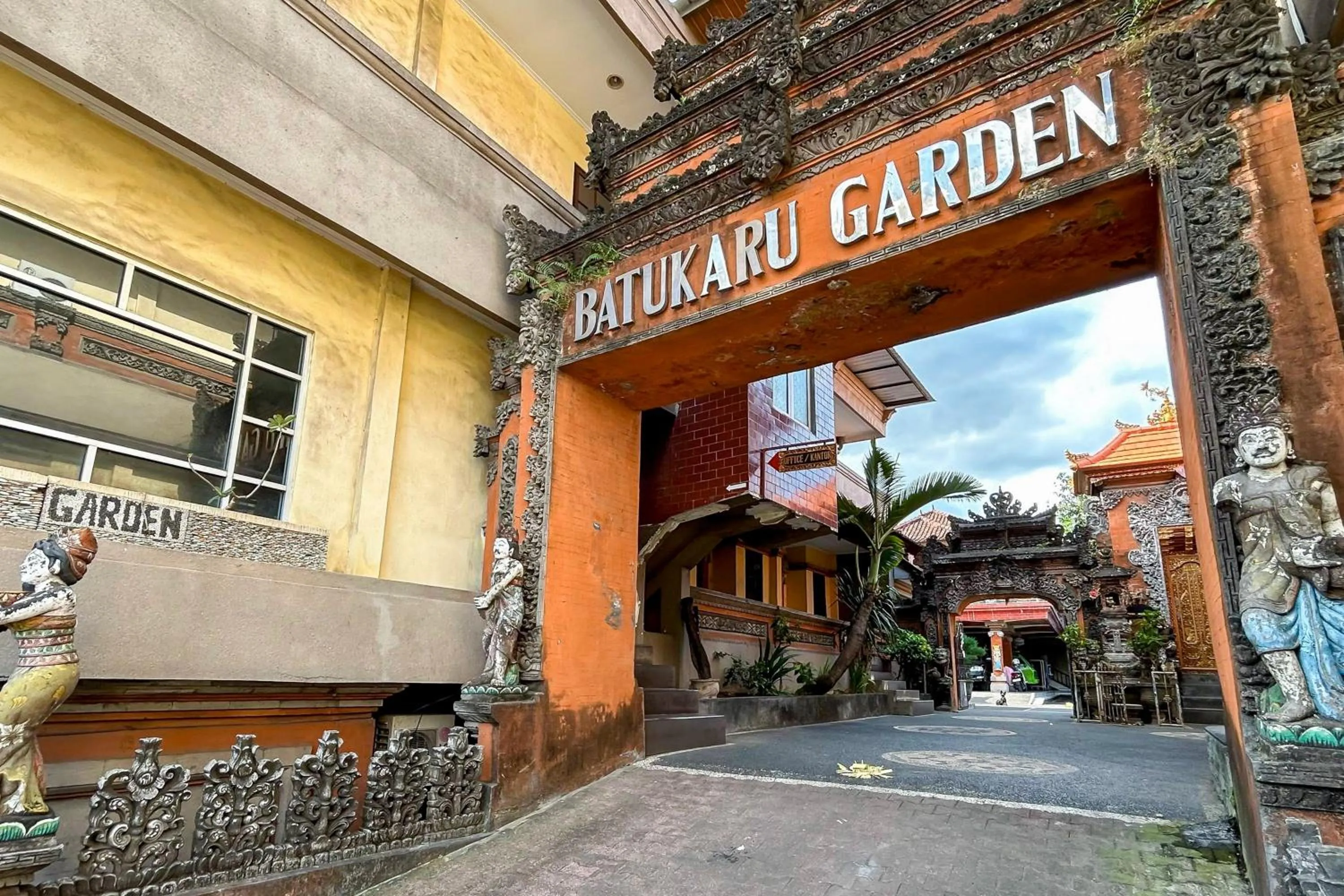 Logo/Certificate/Sign in Batukaru Garden Hotel Ubung Denpasar