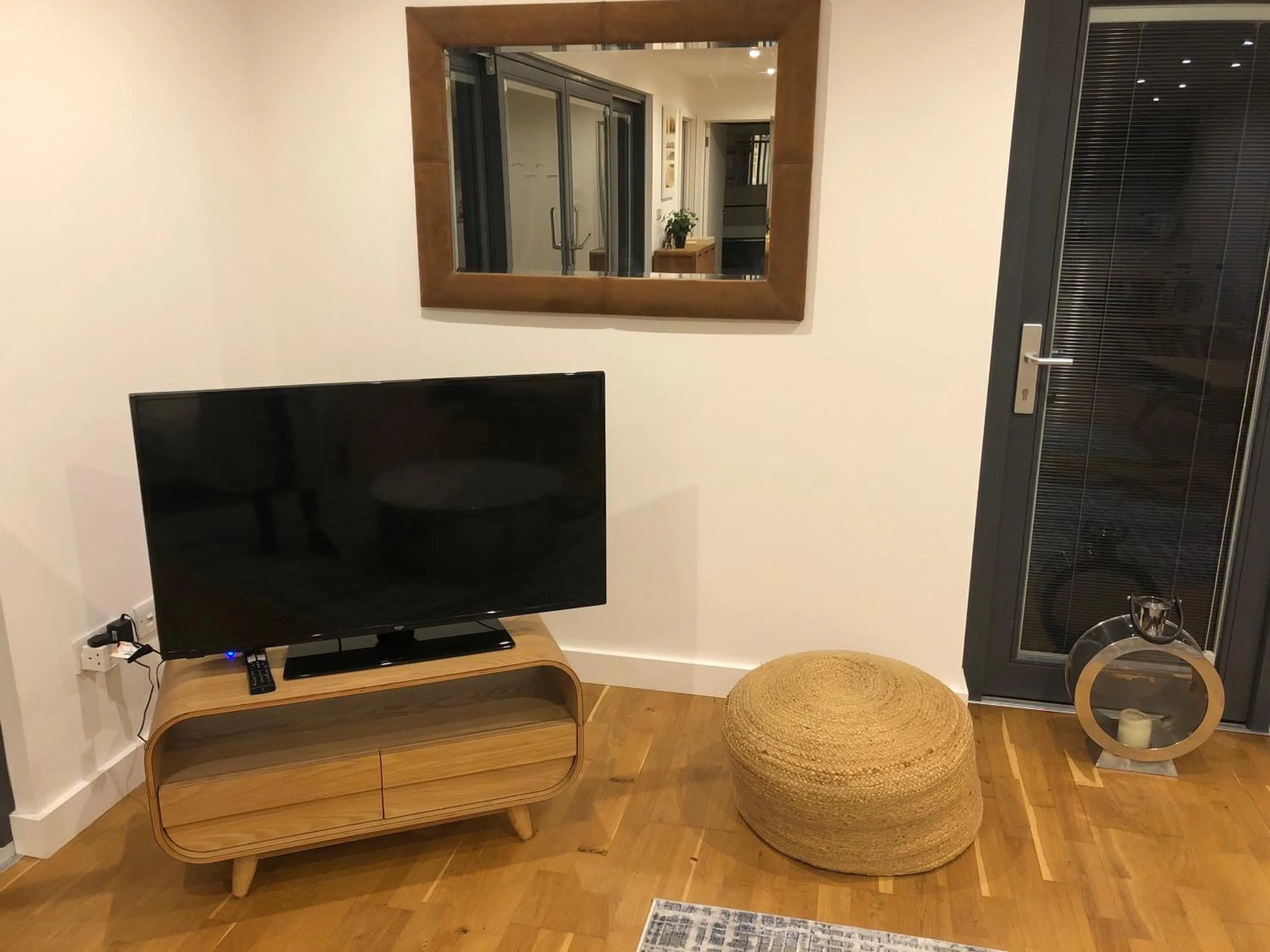 TV and multimedia in Countryside Annex- Sleeps 2 Free Parking & Garden