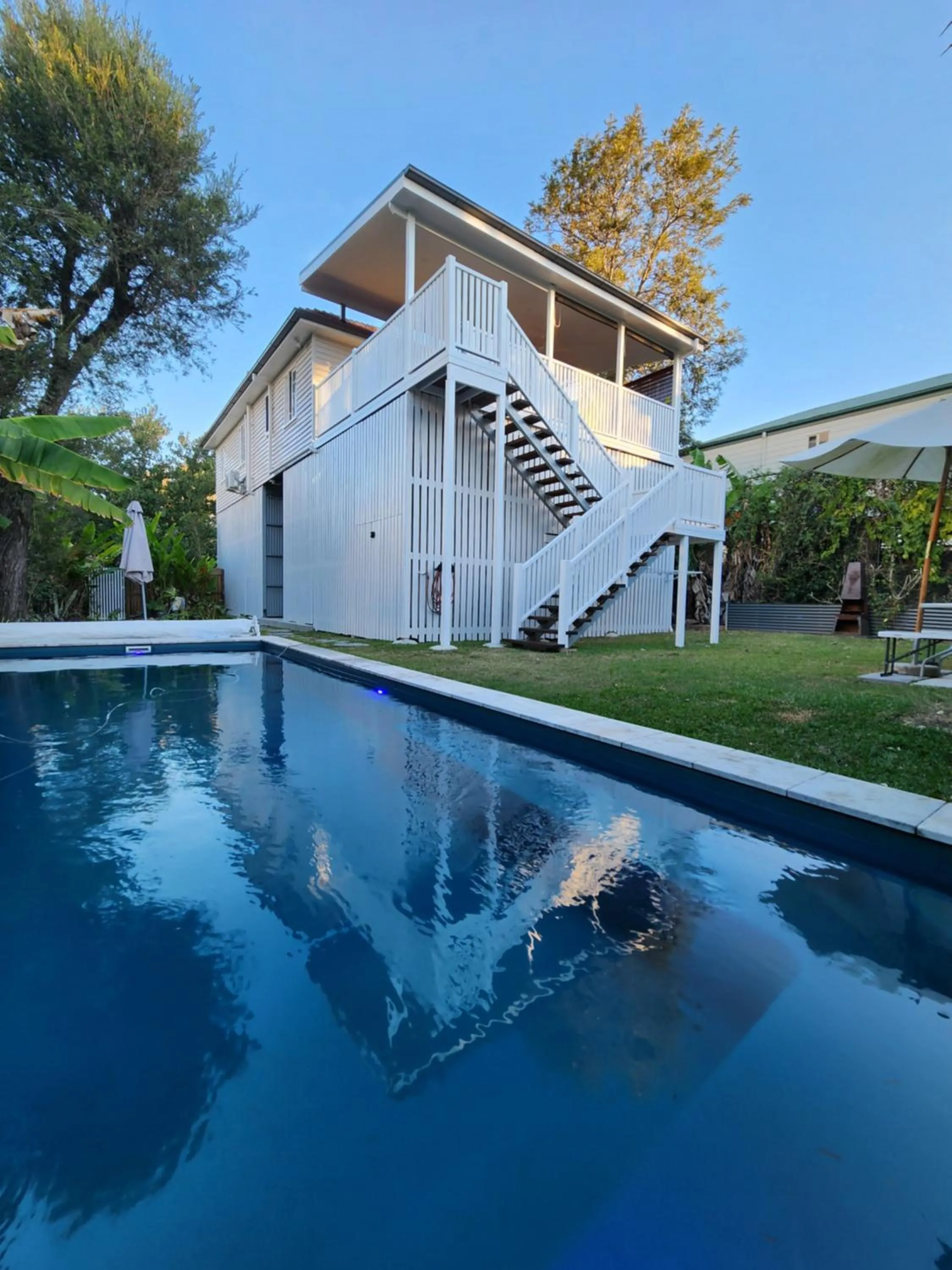 OXLEY Mineral Pool & Private Home suburbanSTAY
