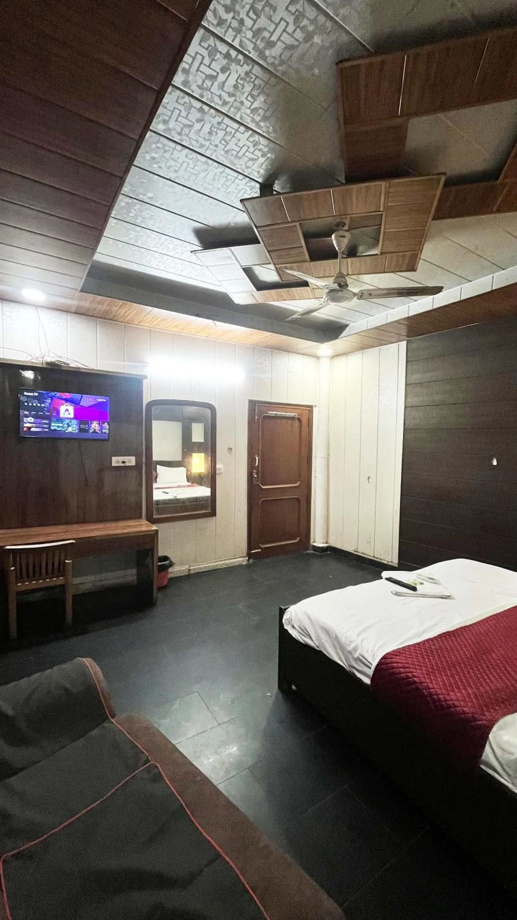 Bed in Hotel Royal Plaza, 4 min from Chandigarh Railway Station