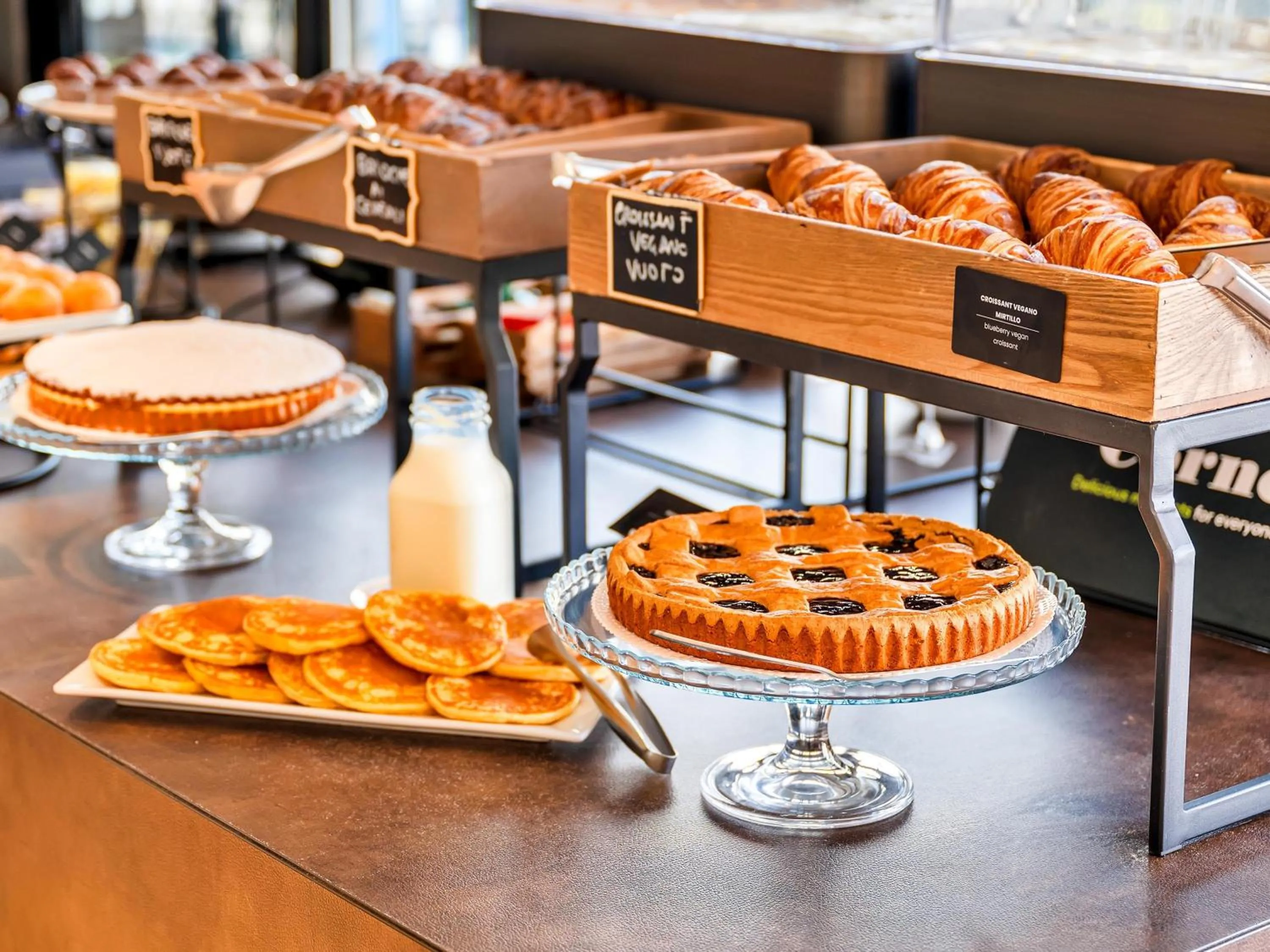 Restaurant/places to eat in B&B Hotel Milano Aosta