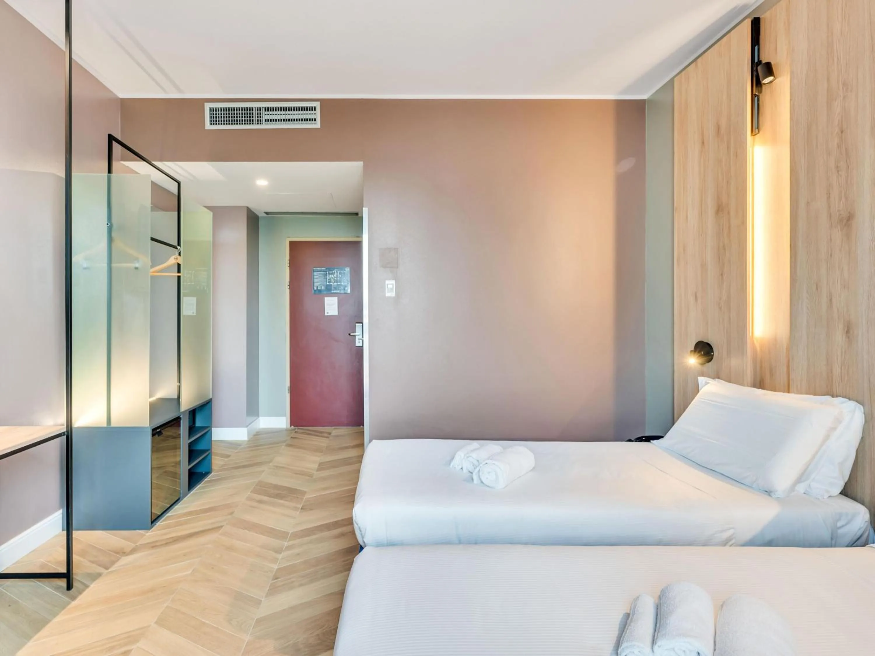 Photo of the whole room, Bed in B&B Hotel Milano Aosta