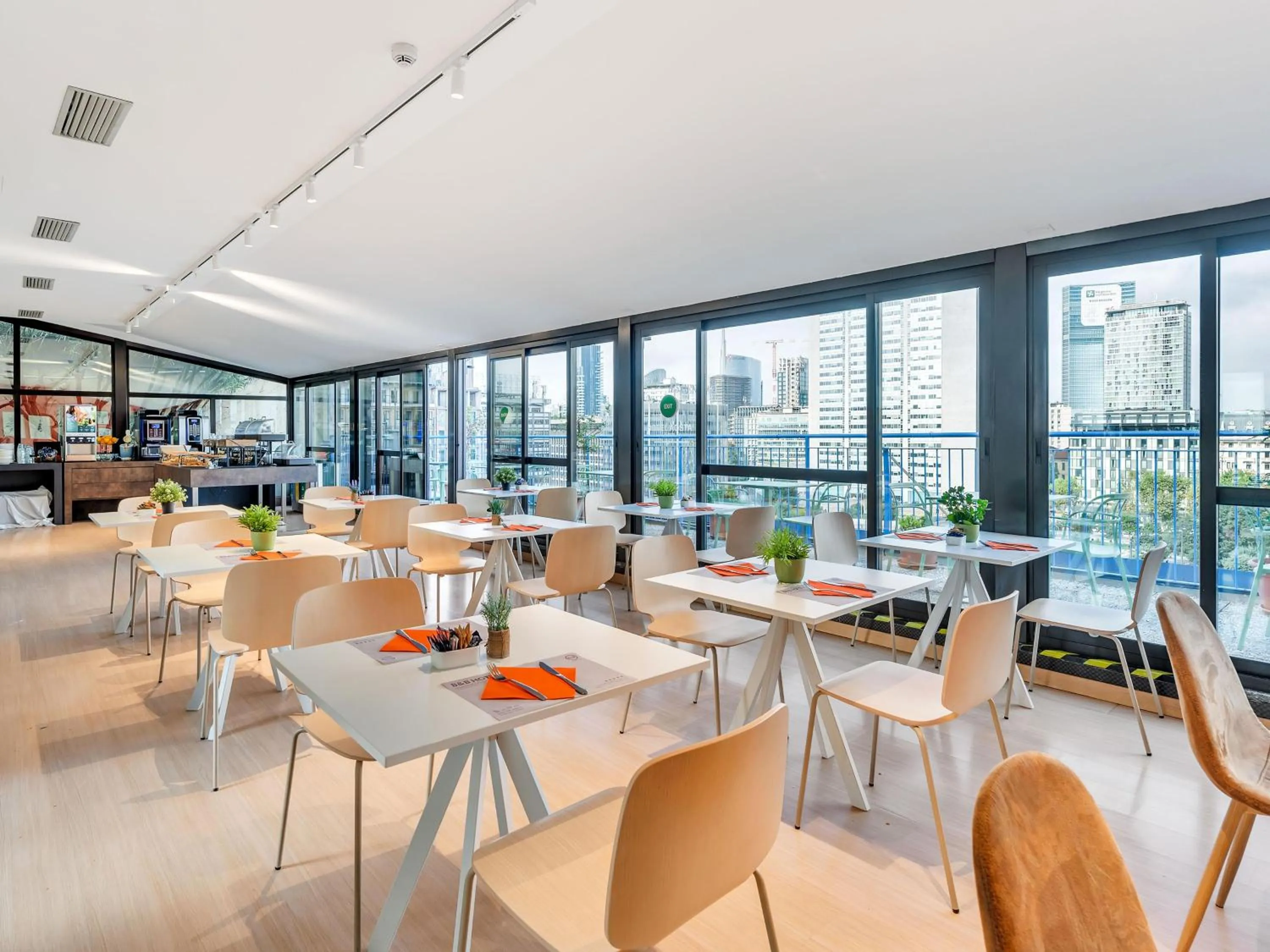 Restaurant/places to eat in B&B Hotel Milano Aosta