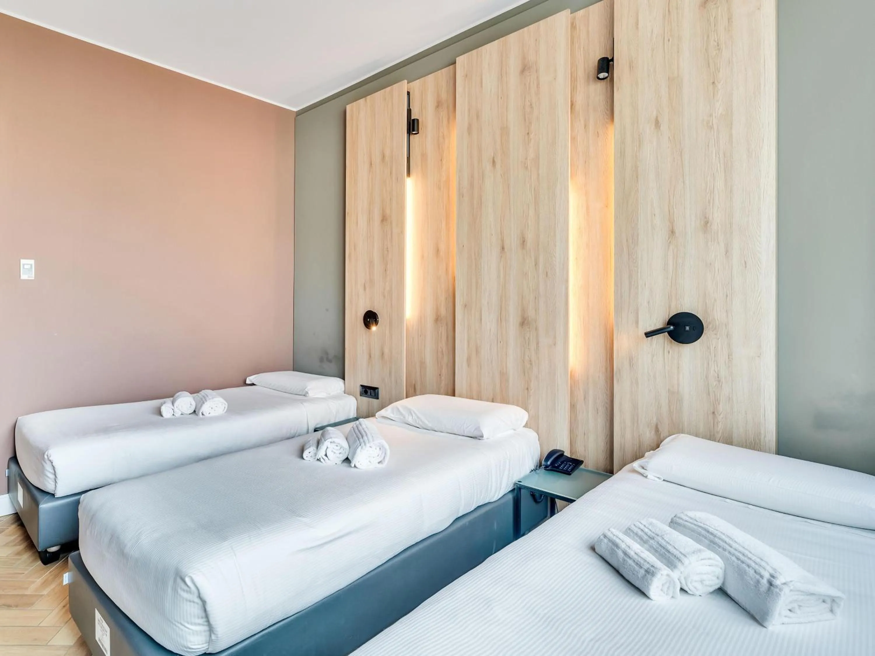 Bathroom, Bed in B&B Hotel Milano Aosta