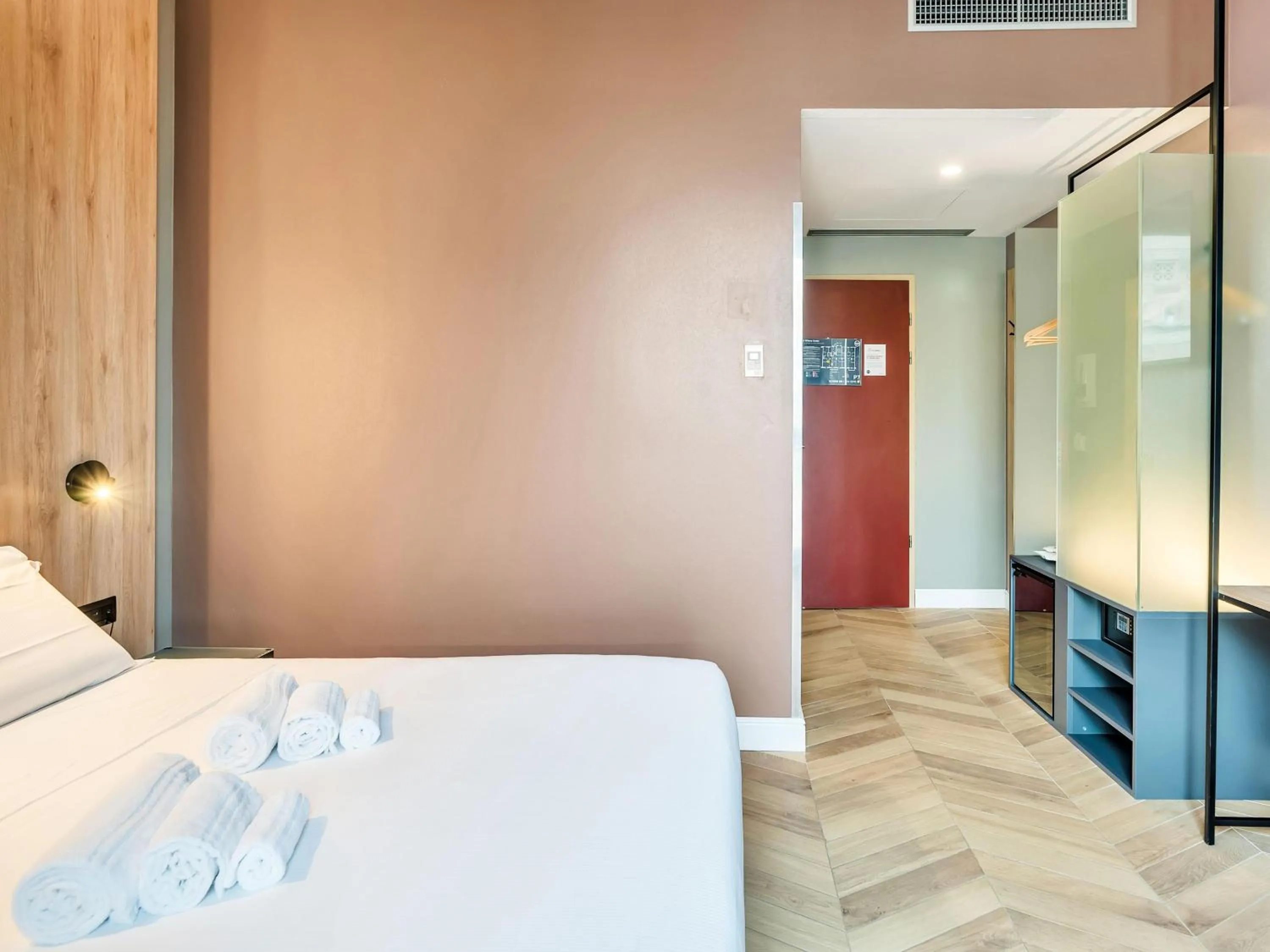 Photo of the whole room, Bed in B&B Hotel Milano Aosta