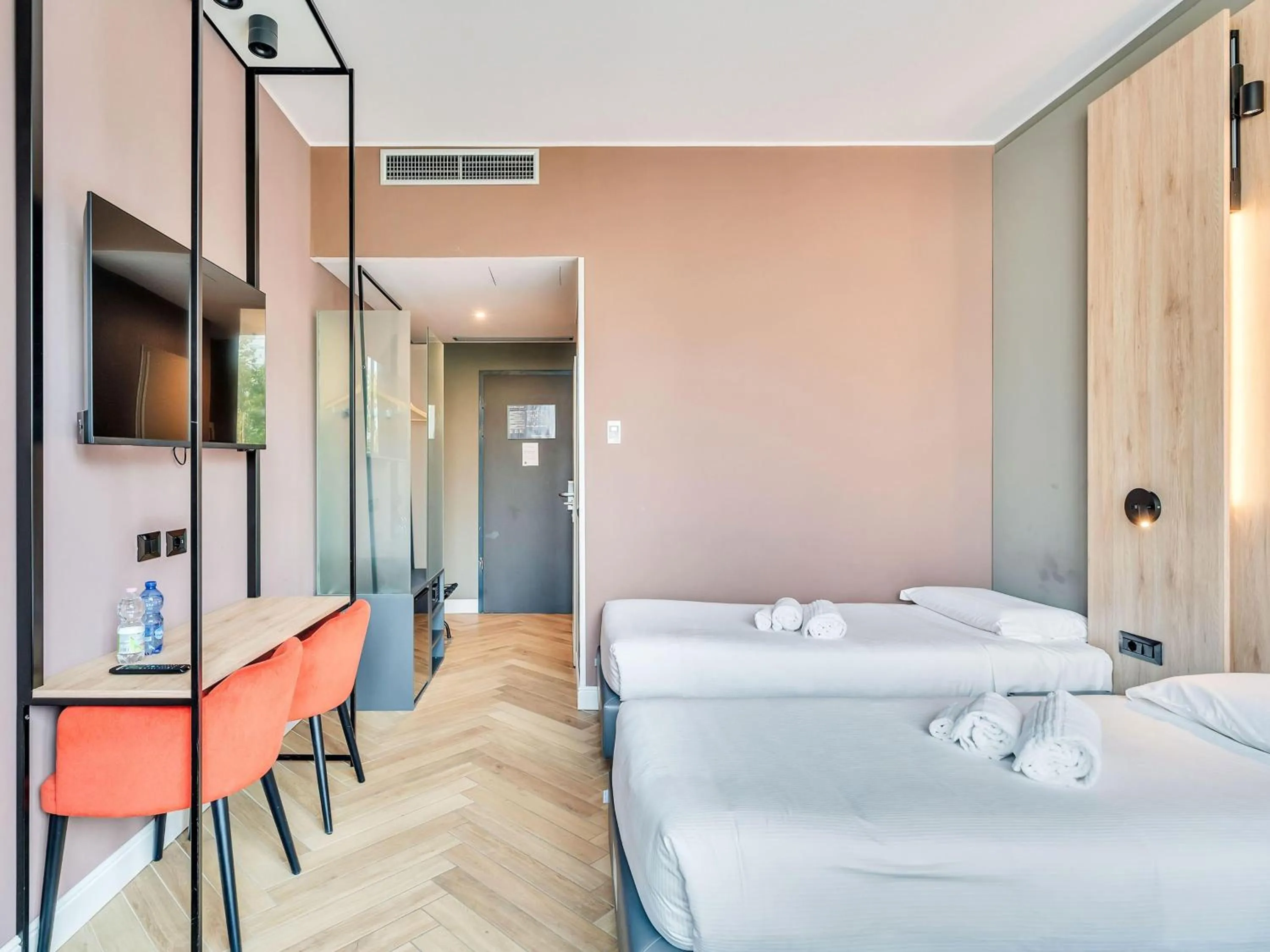 Photo of the whole room, Bed in B&B Hotel Milano Aosta