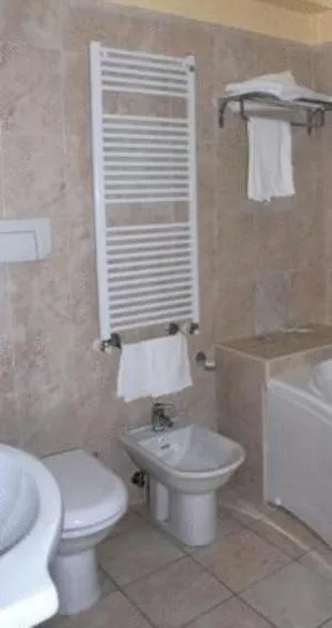 Bathroom in Hotel Duca Di Calabria