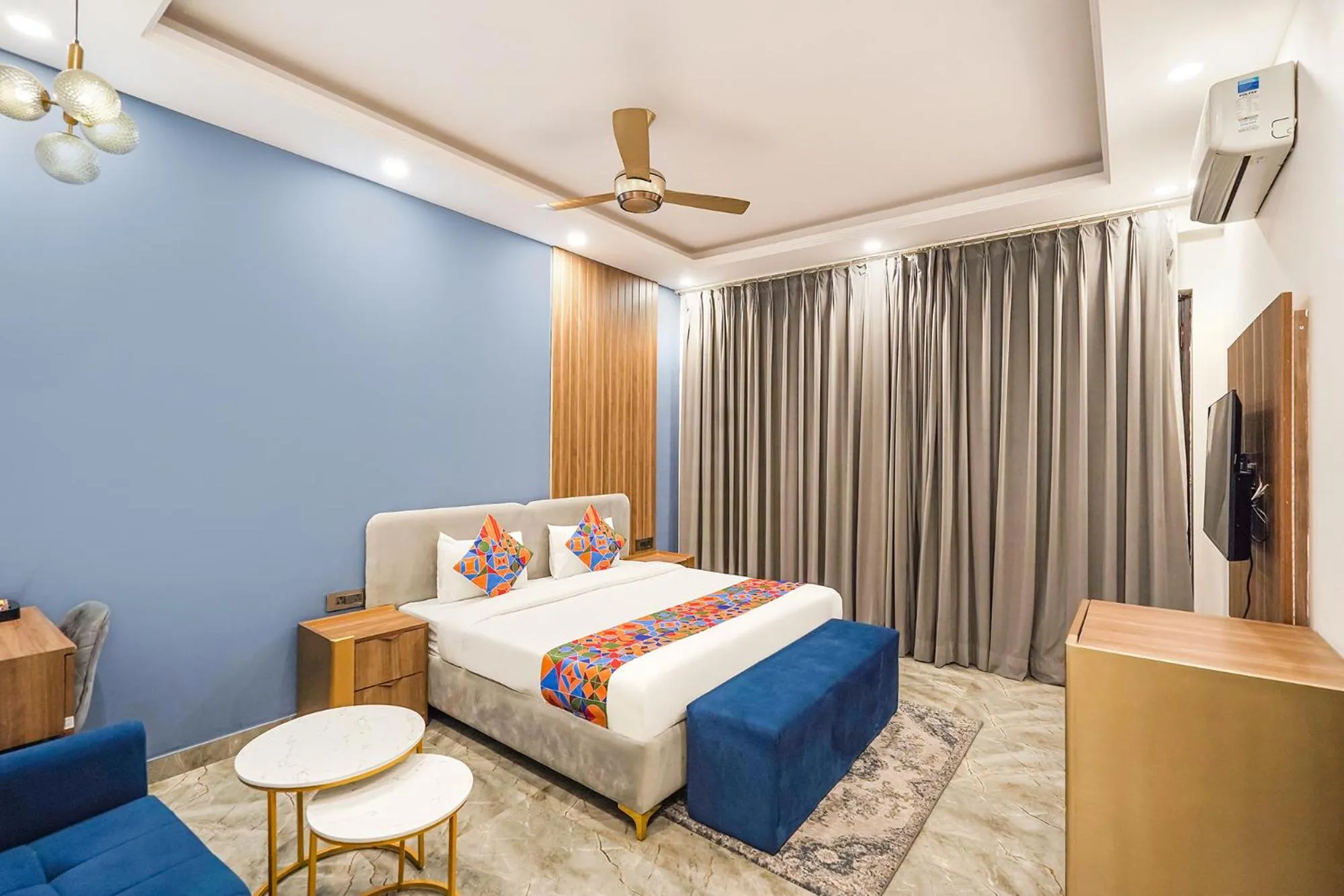 Bed in Treebo Tryst Embassy Inn