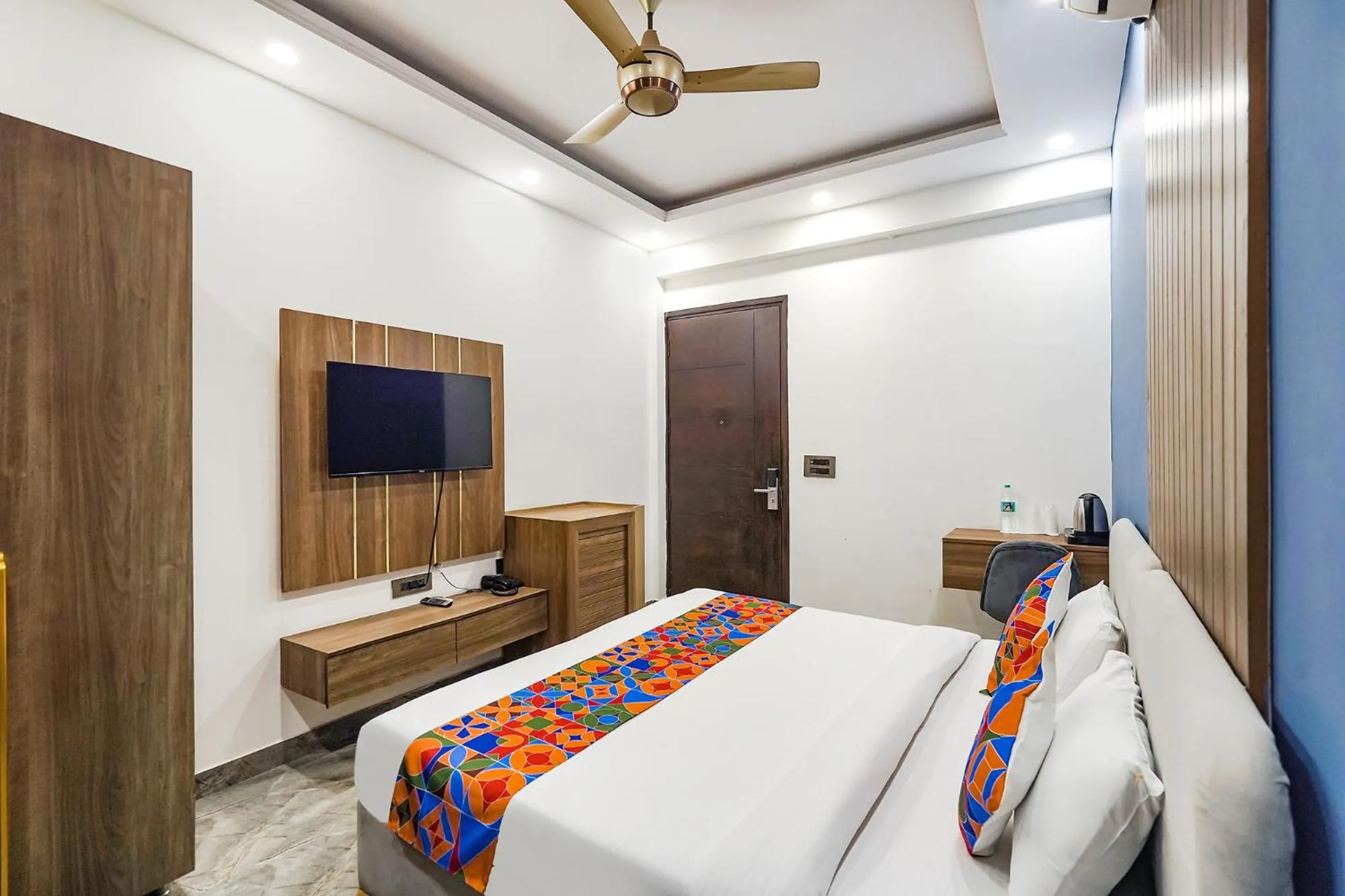 Bed in Treebo Tryst Embassy Inn