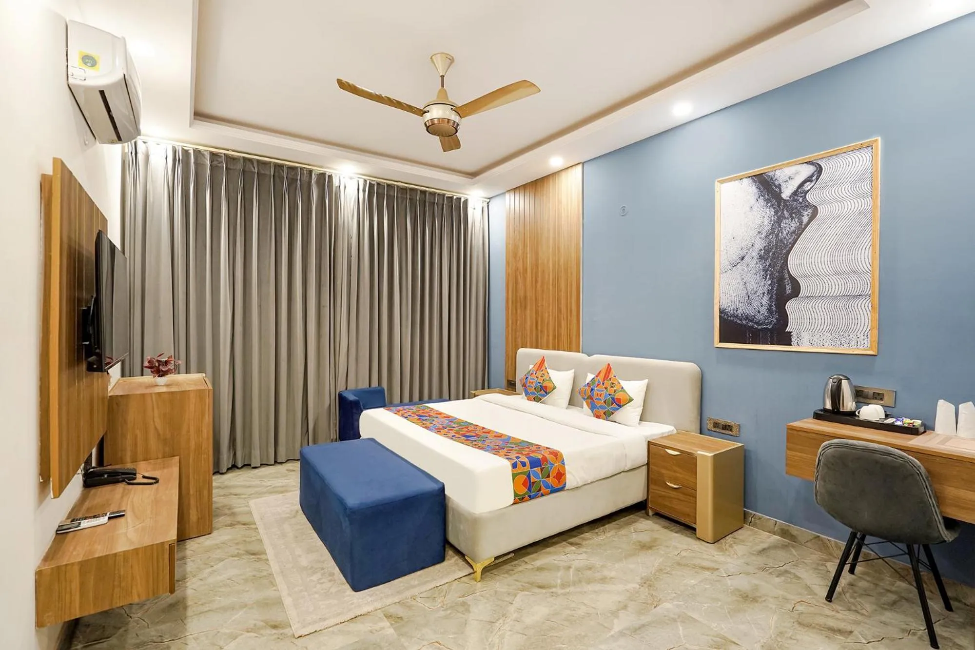 Bed in Treebo Tryst Embassy Inn