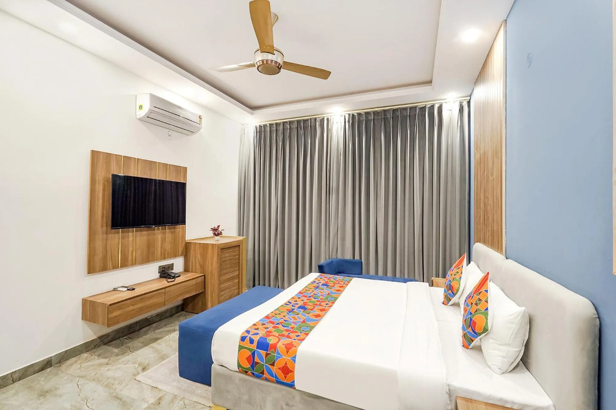 Bed in Treebo Tryst Embassy Inn