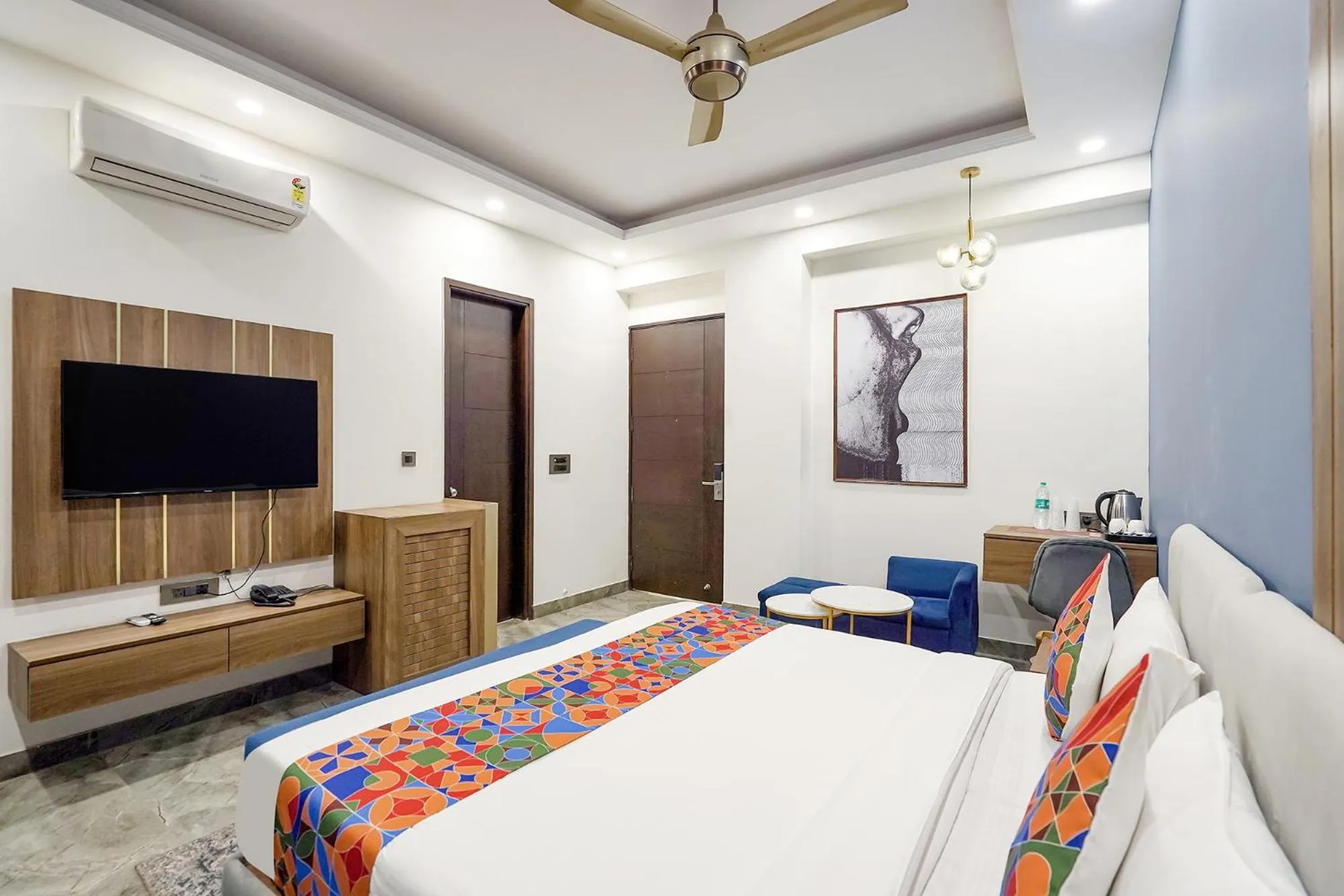 Bed in Treebo Tryst Embassy Inn