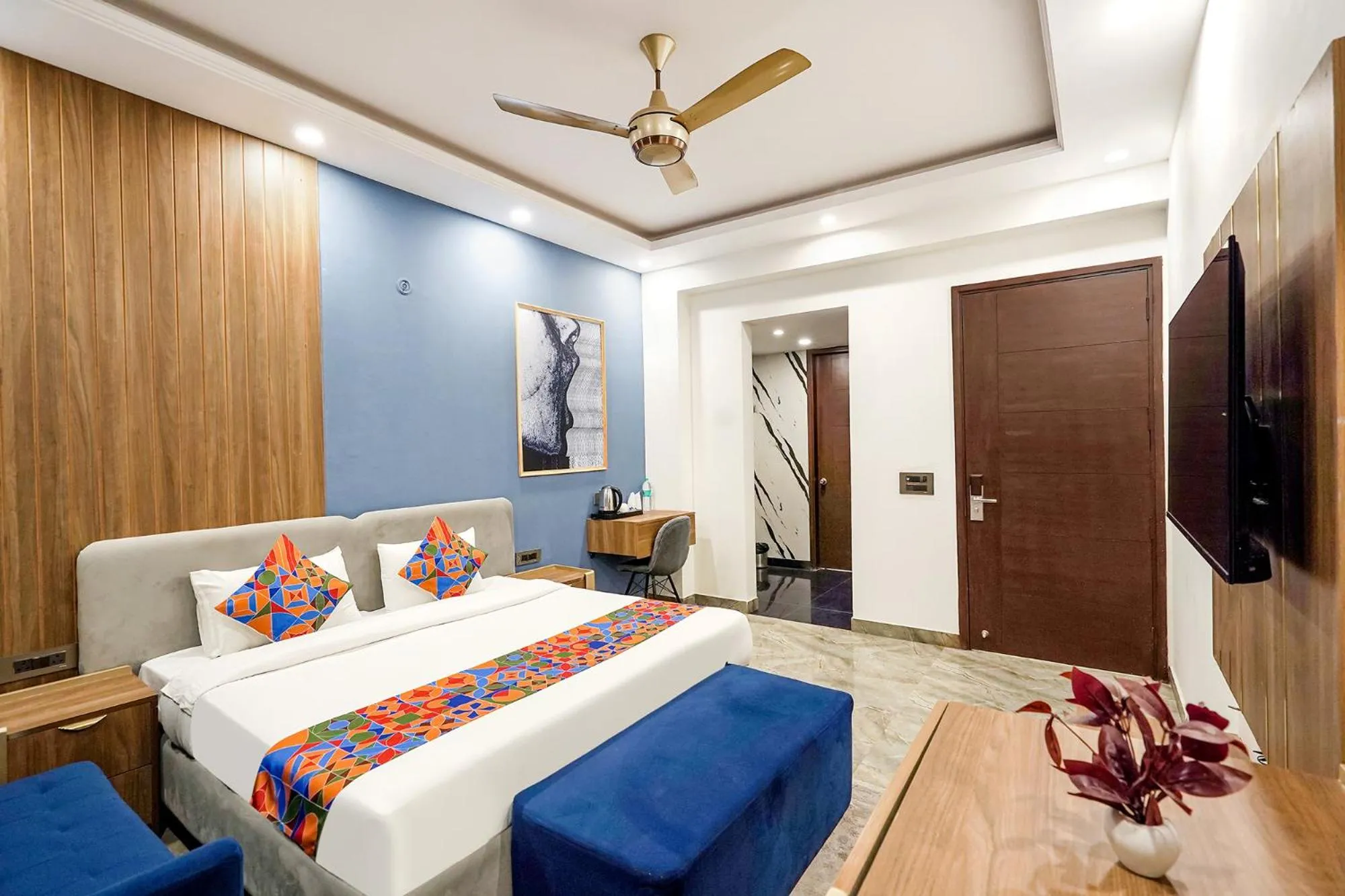 Bed in Treebo Tryst Embassy Inn