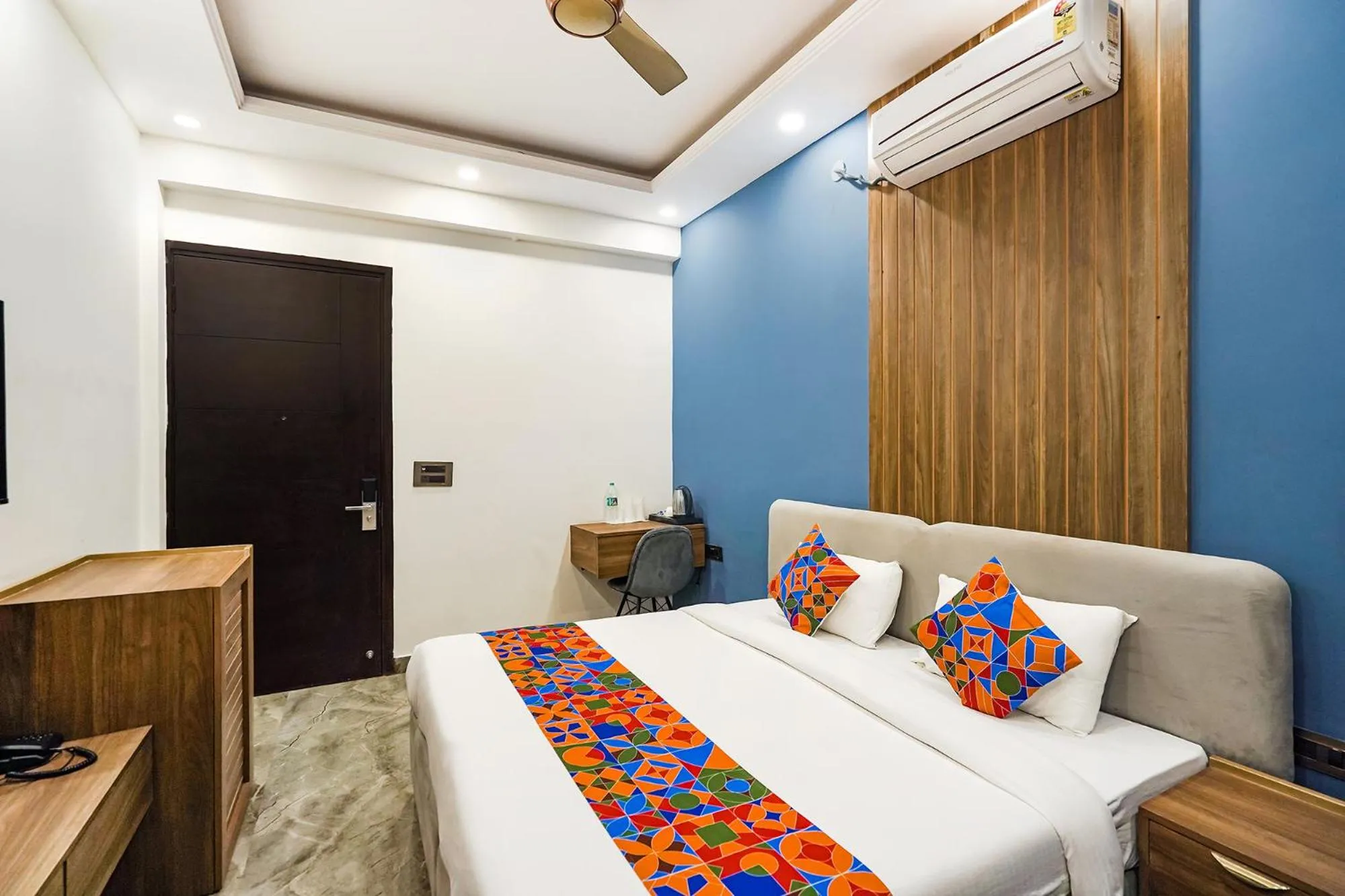 Bed in Treebo Tryst Embassy Inn