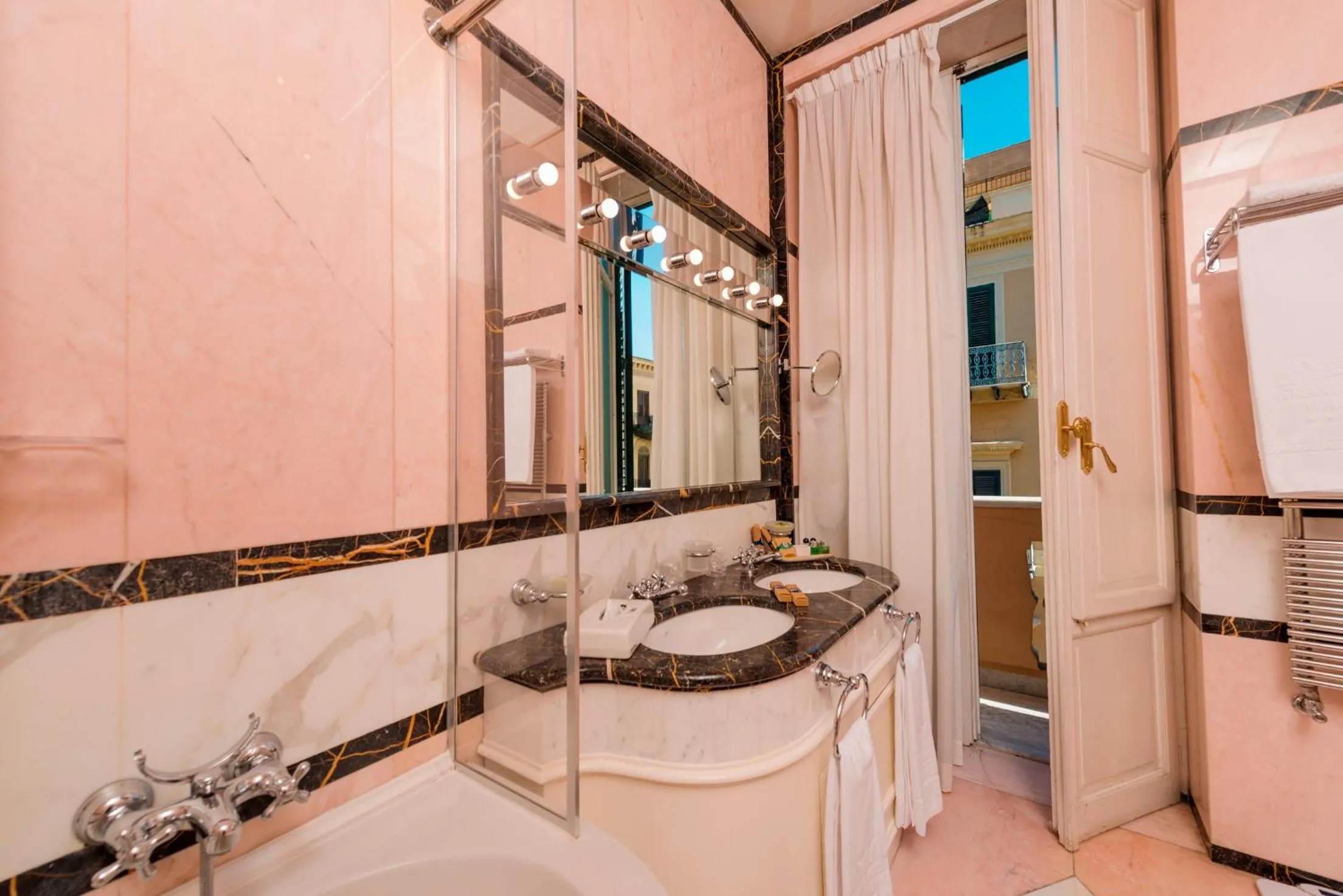 Bathroom in Grand Hotel Wagner