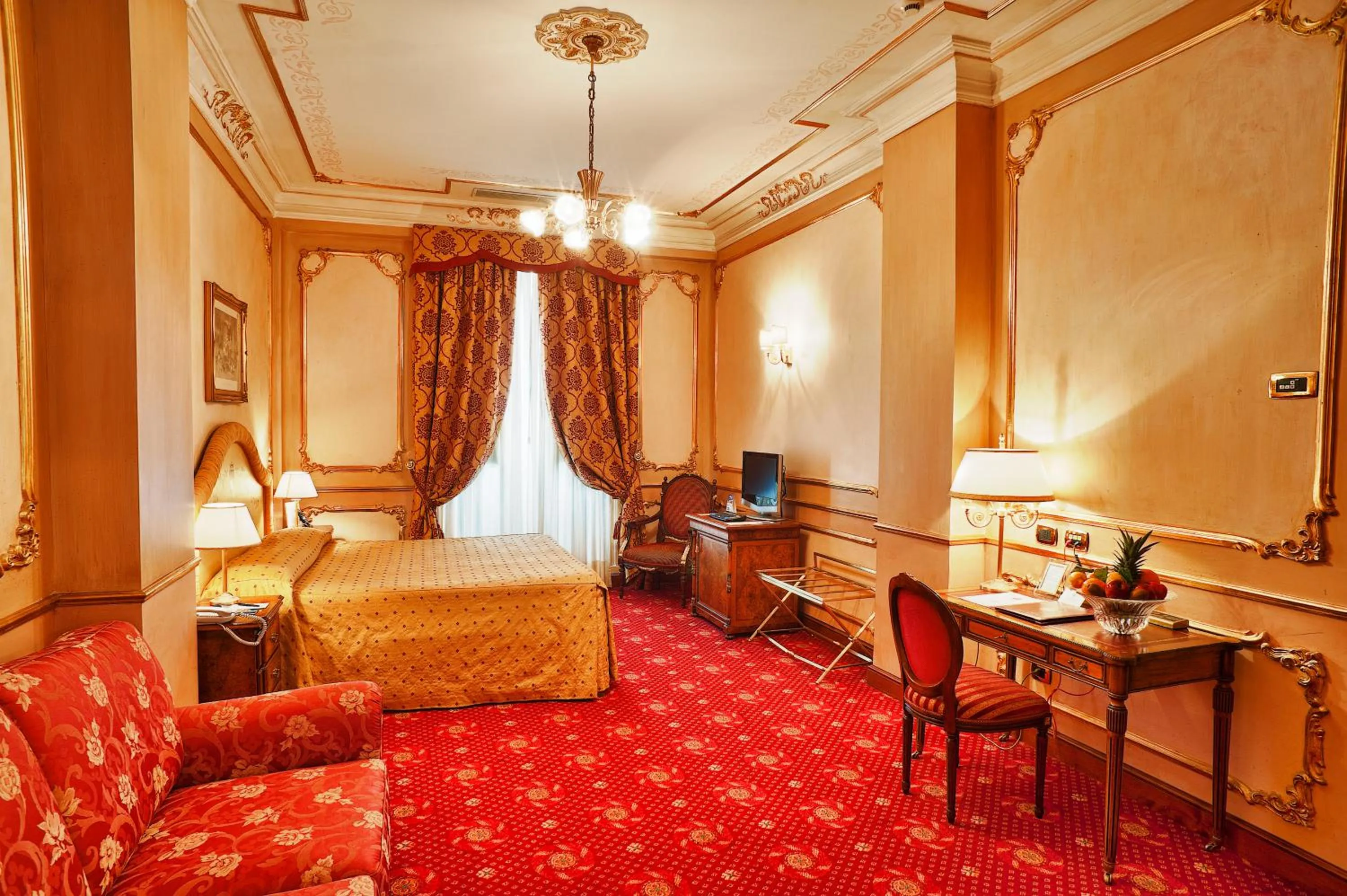 Photo of the whole room, Bed in Grand Hotel Wagner