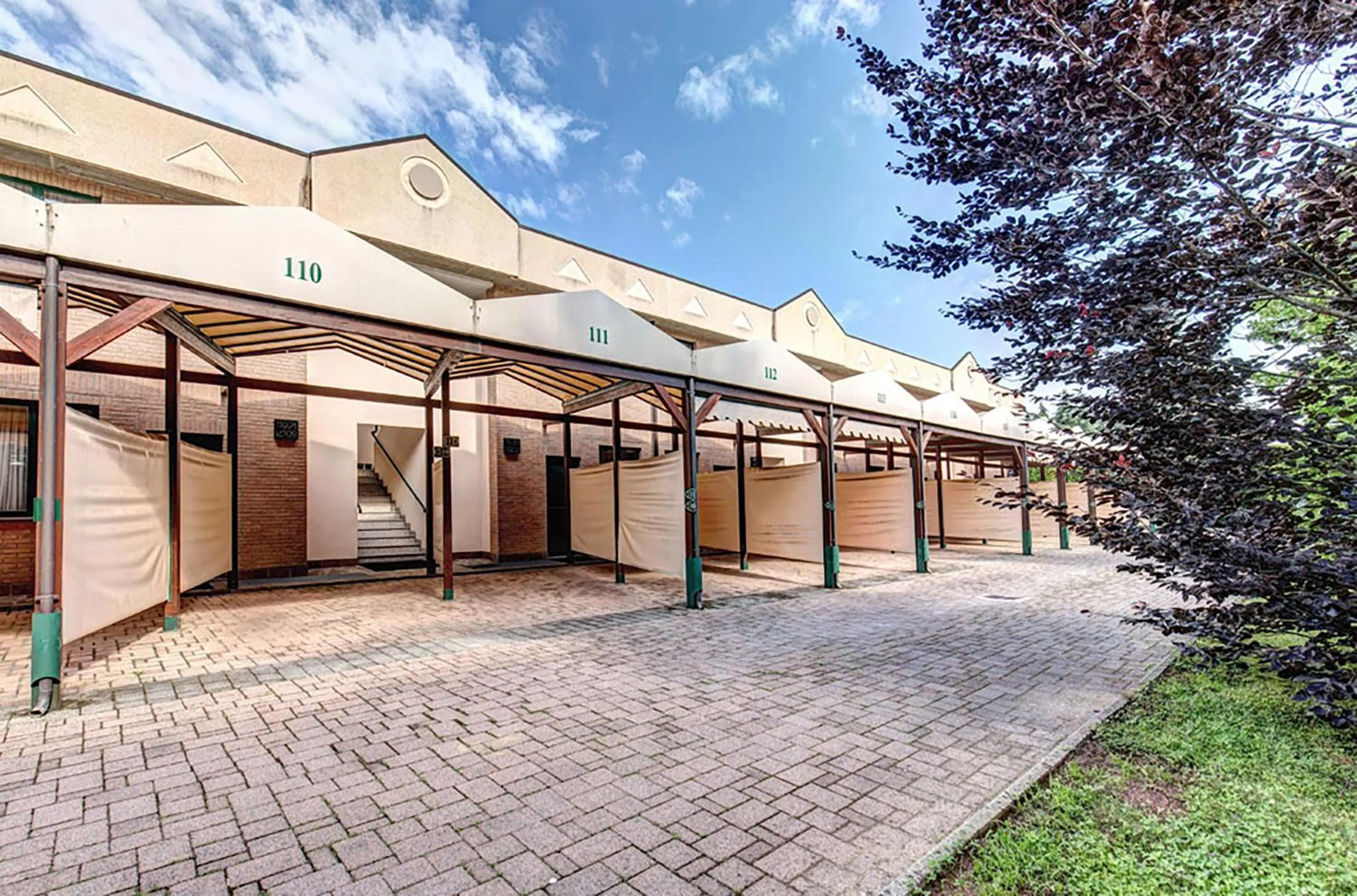 Parking in Dreamhotel