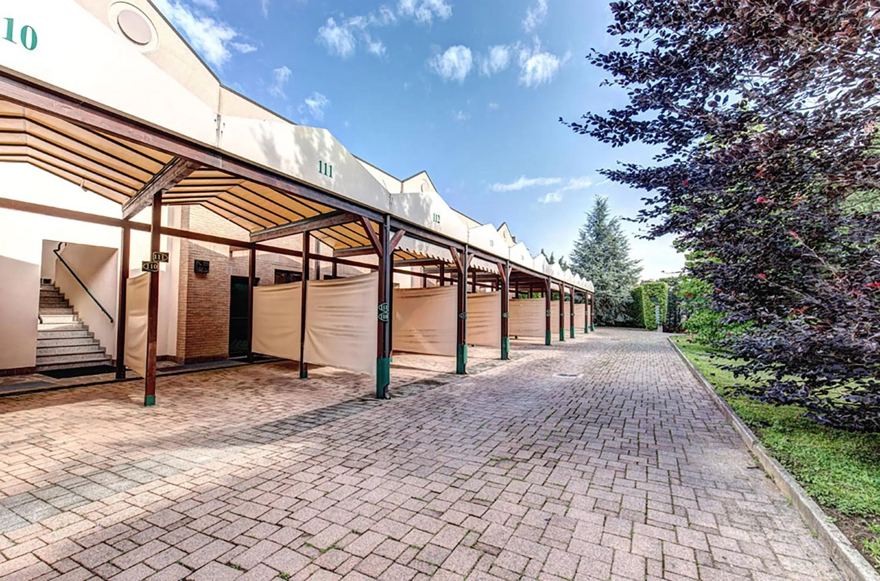 Parking in Dreamhotel