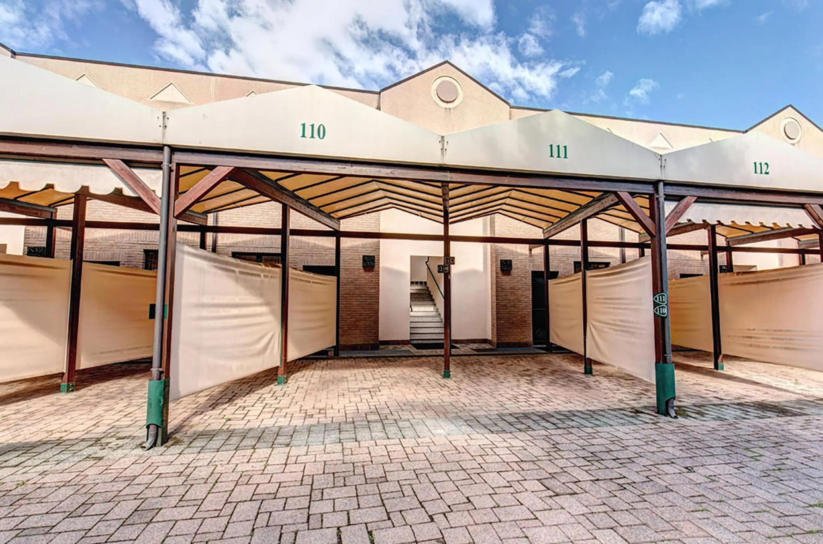 Parking in Dreamhotel