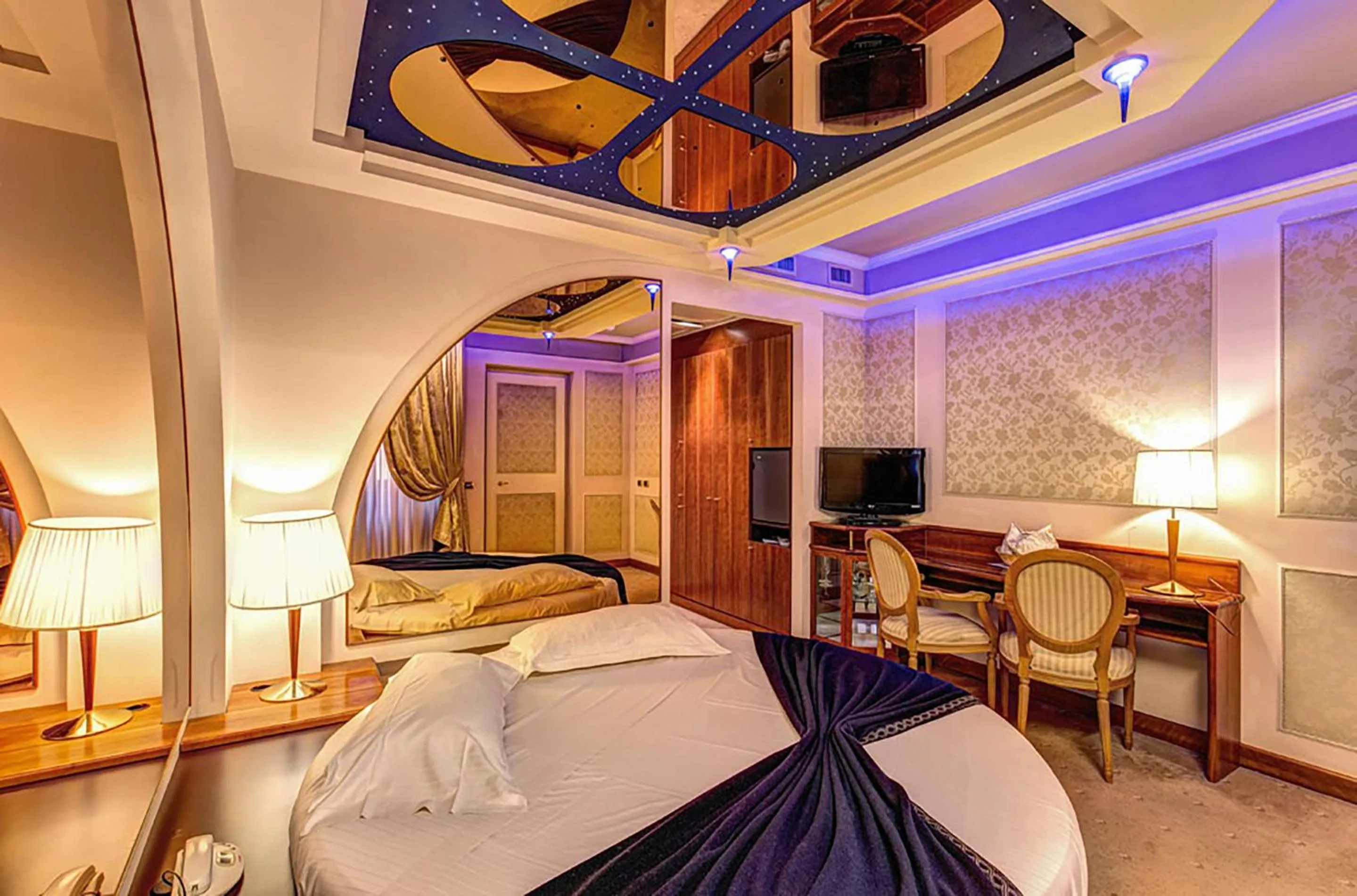 Bedroom, Bed in Dreamhotel