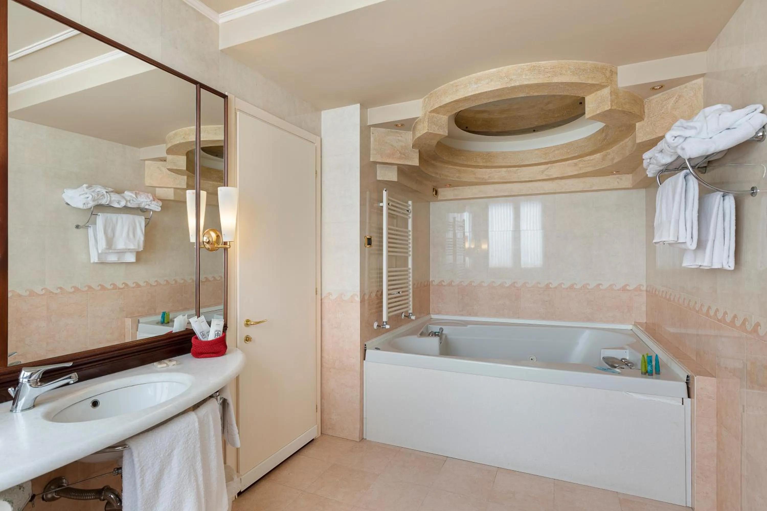 Hot Tub in Dreamhotel