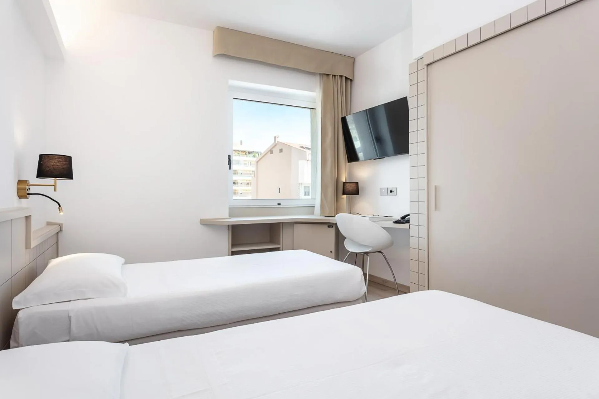 TV and multimedia, Bed in Hotel Carlo Felice Sassari