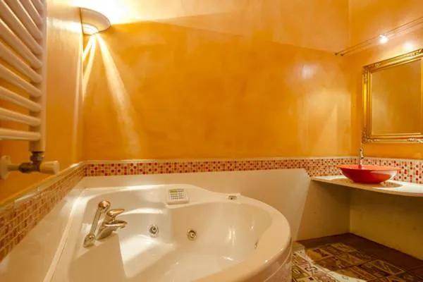 Hot Tub in B&B Saluzzo Paesana 1718