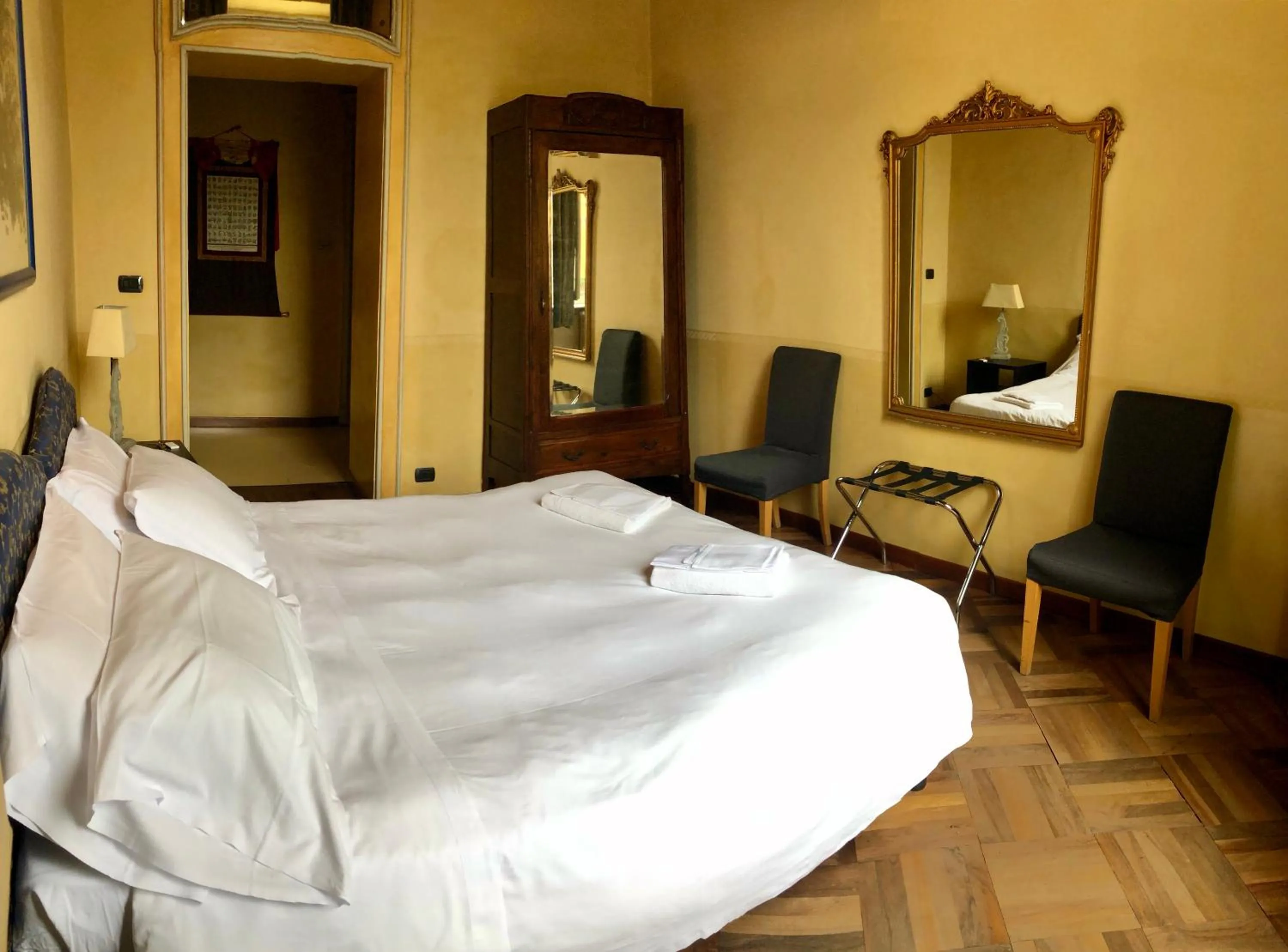 Bed in B&B Saluzzo Paesana 1718