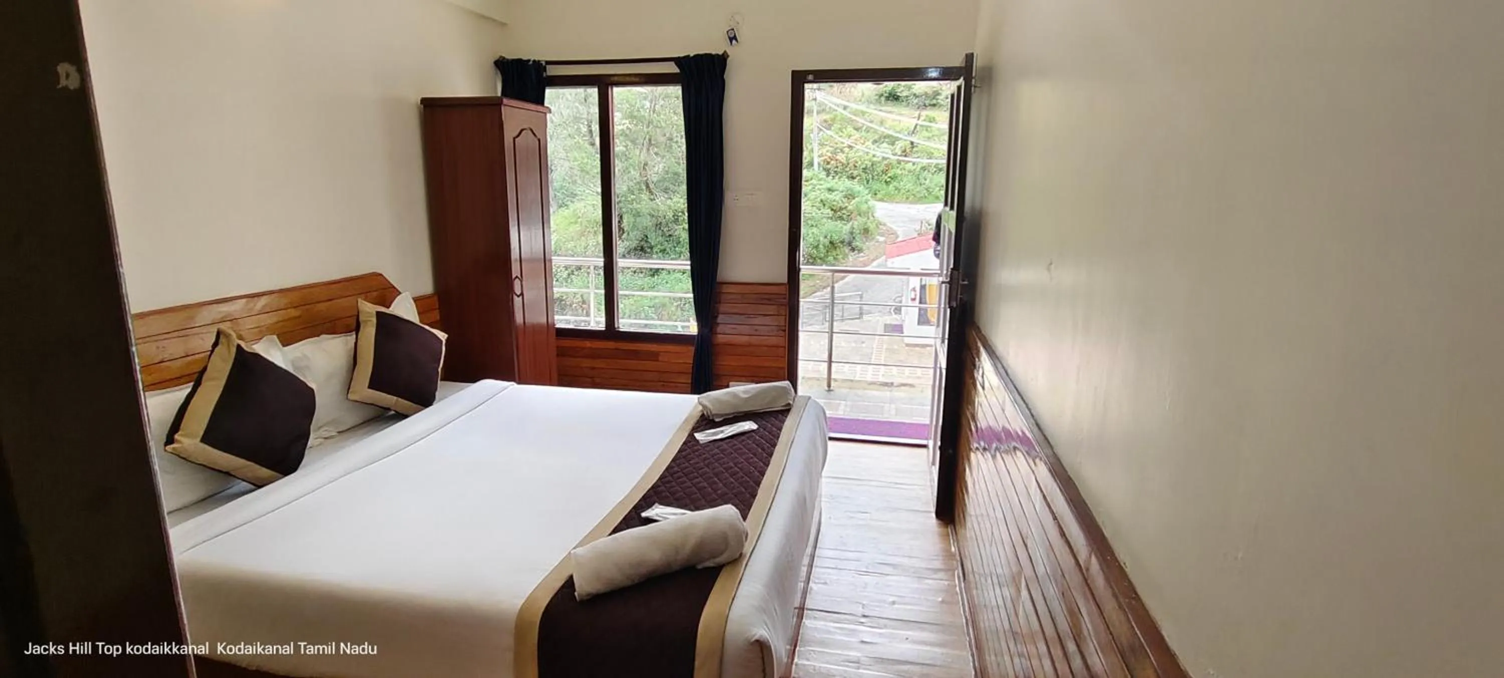 Photo of the whole room, Bed in The Jacks Hilltop Resort Kodaikanal