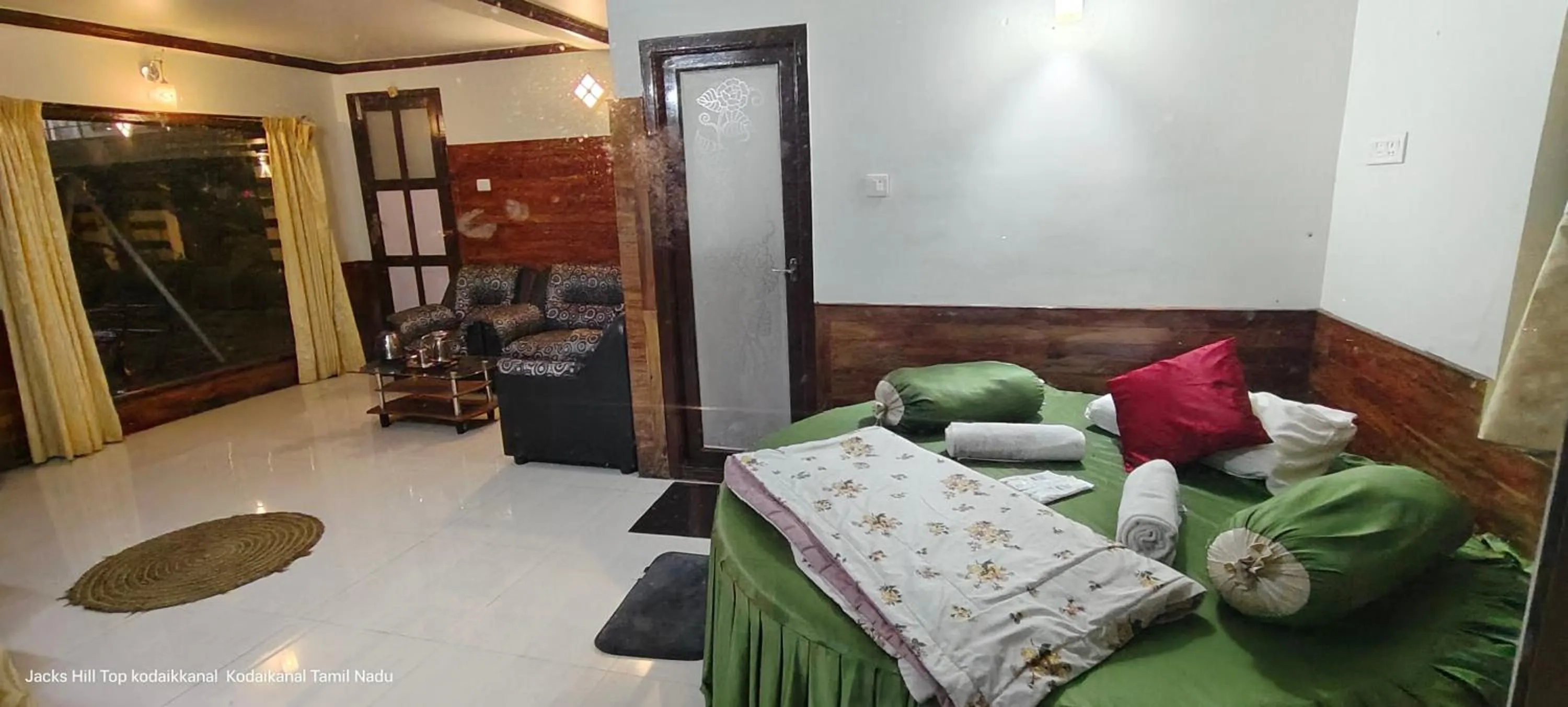 Bed in The Jacks Hilltop Resort Kodaikanal