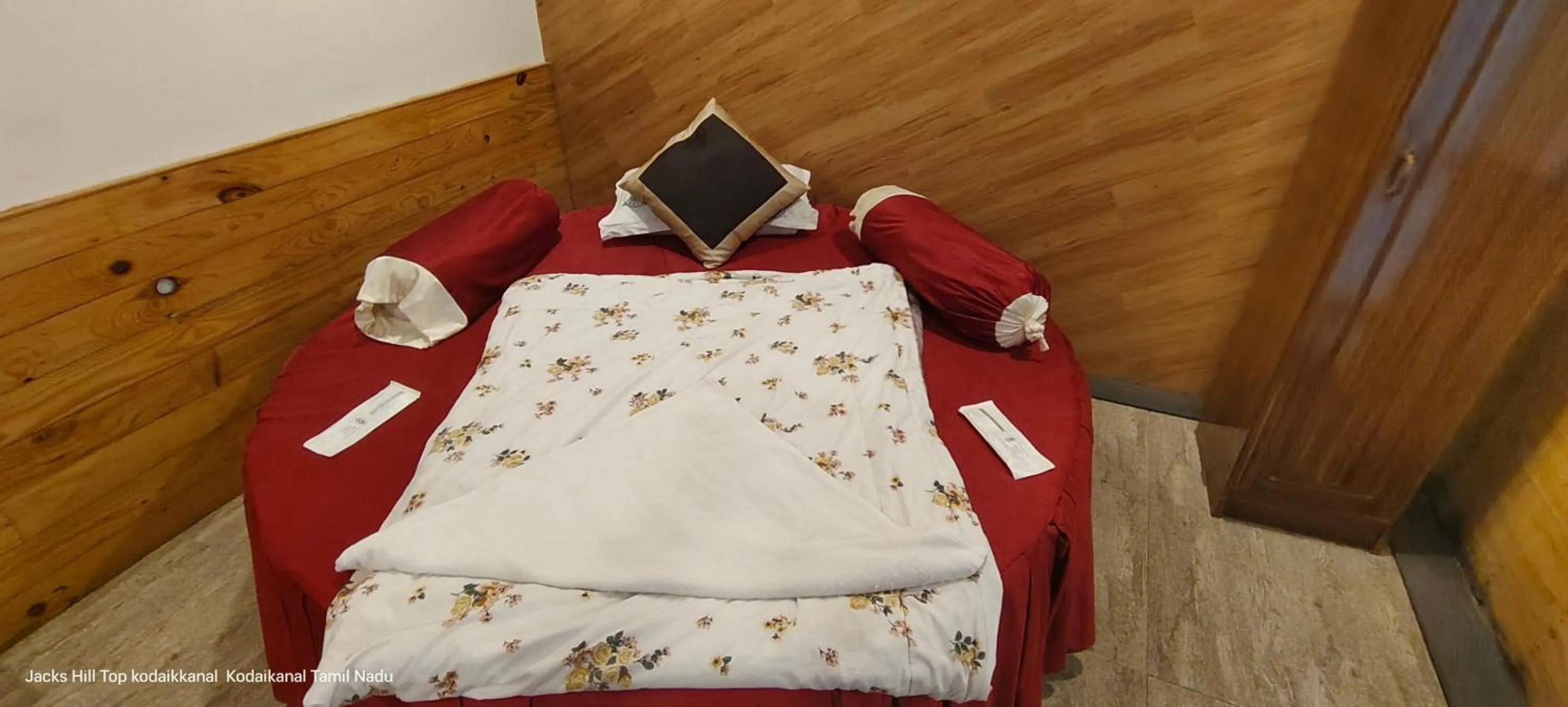 Bed in The Jacks Hilltop Resort Kodaikanal