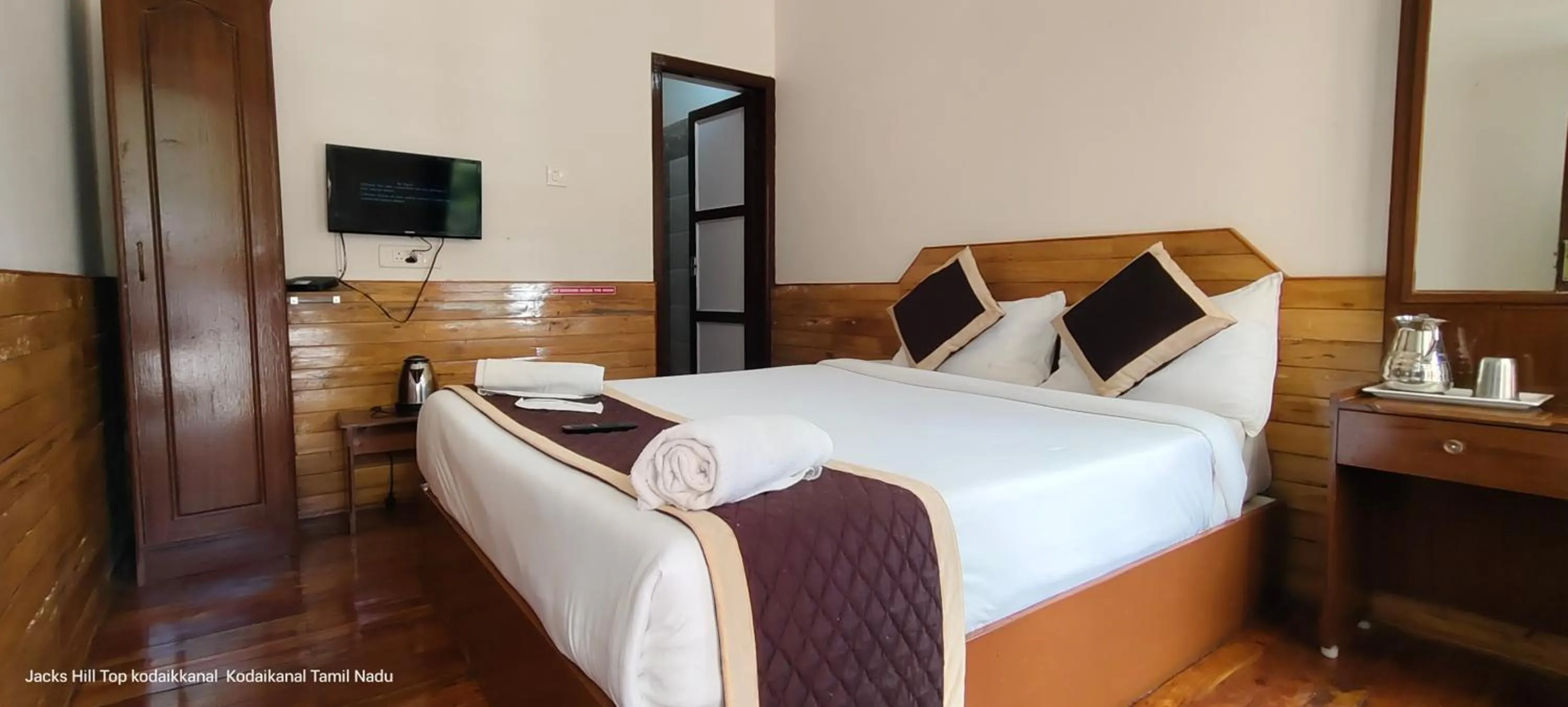 TV and multimedia, Bed in The Jacks Hilltop Resort Kodaikanal