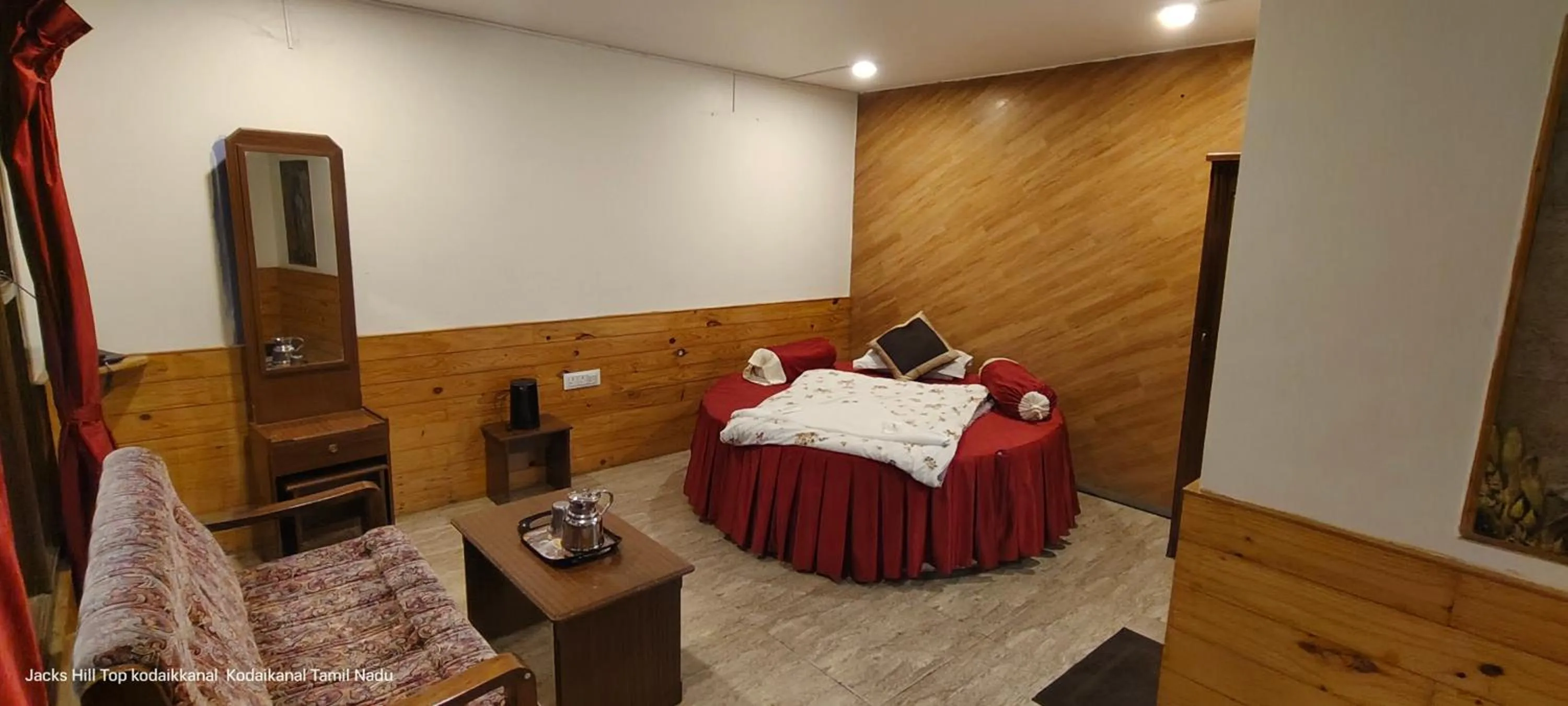 Bed in The Jacks Hilltop Resort Kodaikanal