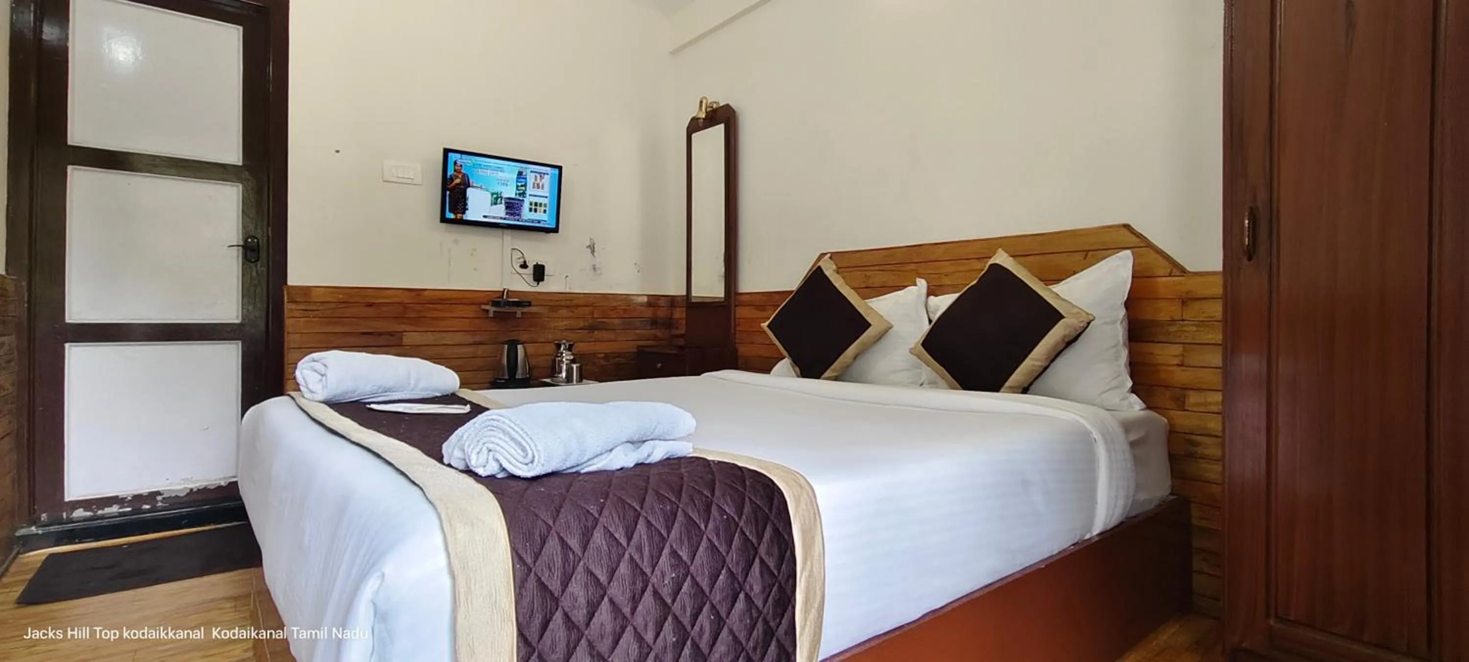 Bed in The Jacks Hilltop Resort Kodaikanal