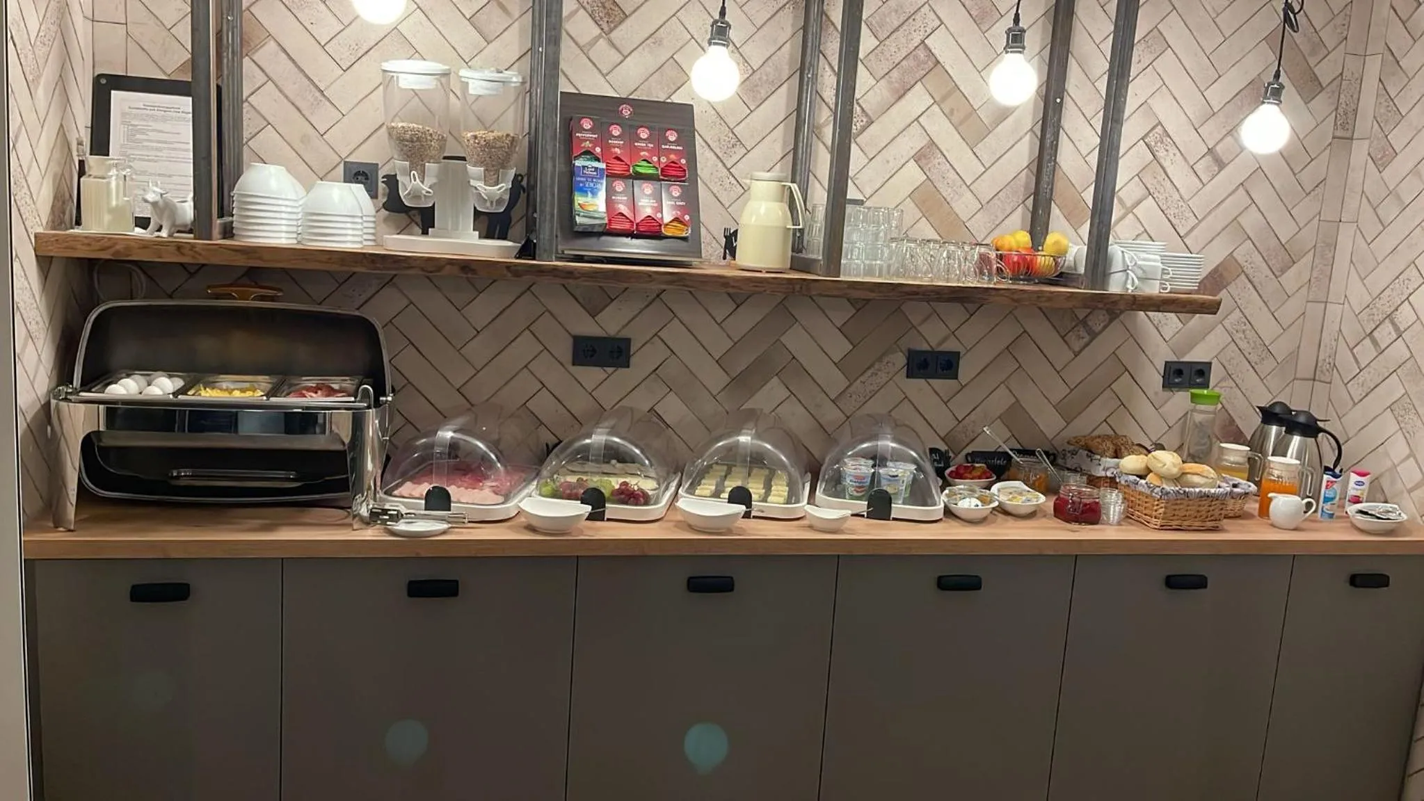 Buffet breakfast in Aparthotel Fairschlafen Minden