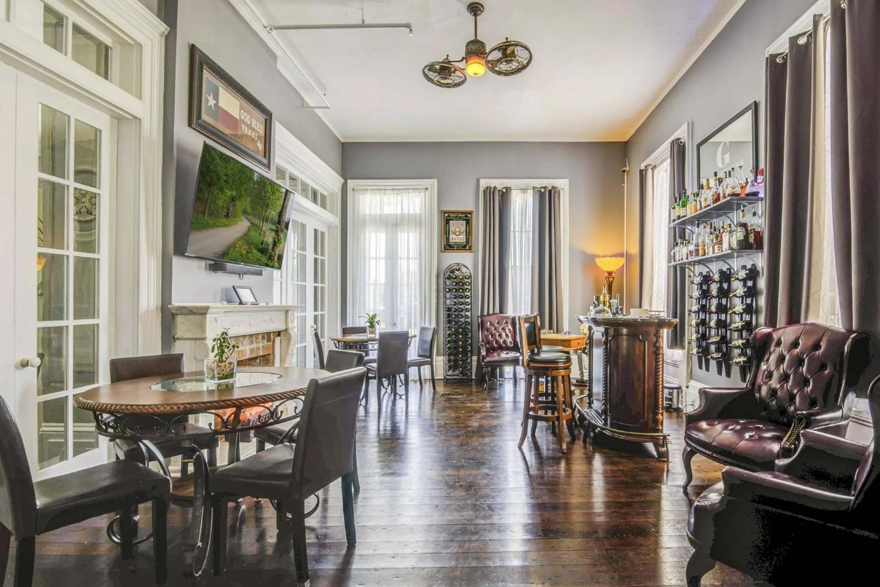 Lounge or bar in The George Manor