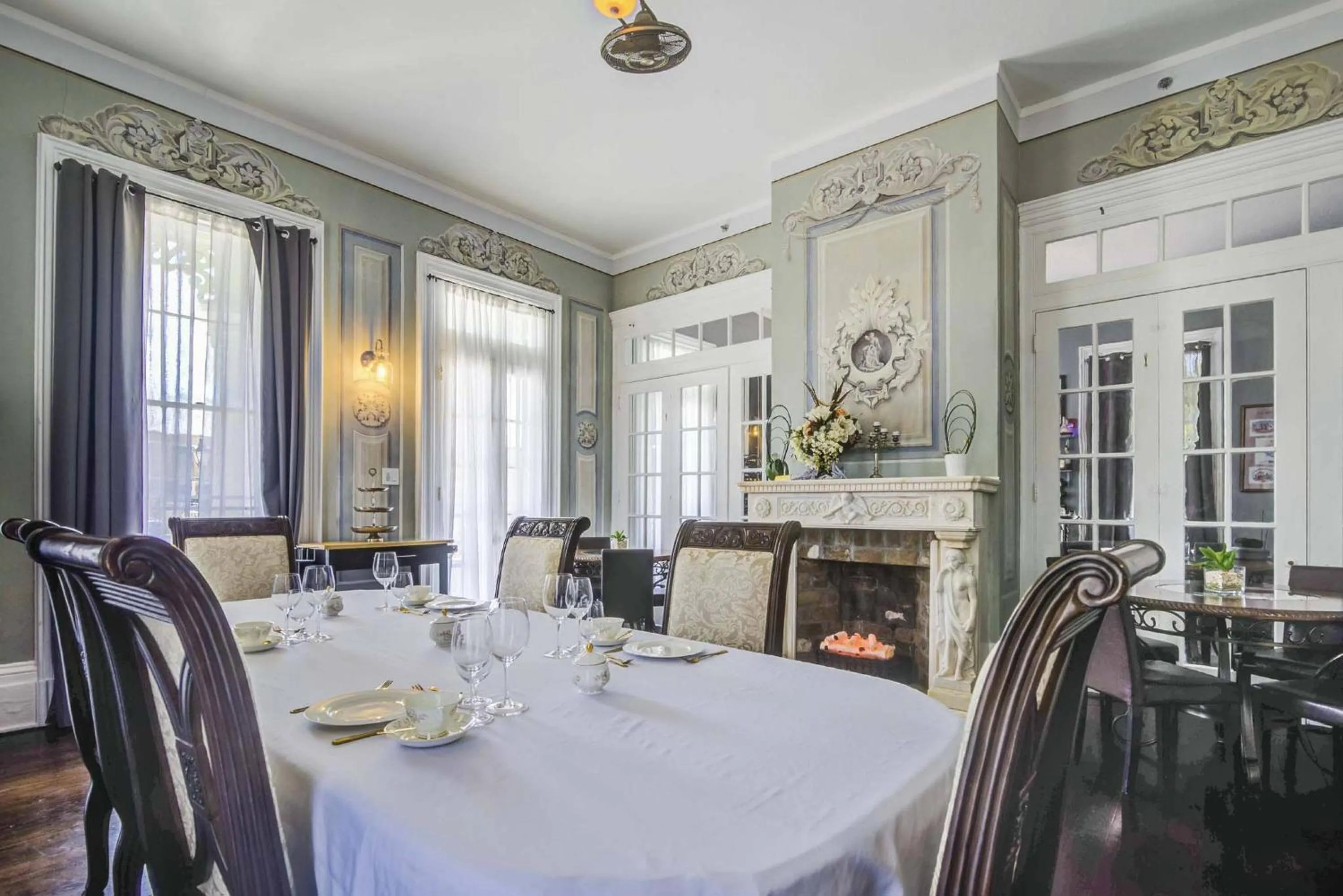 Dining area in The George Manor