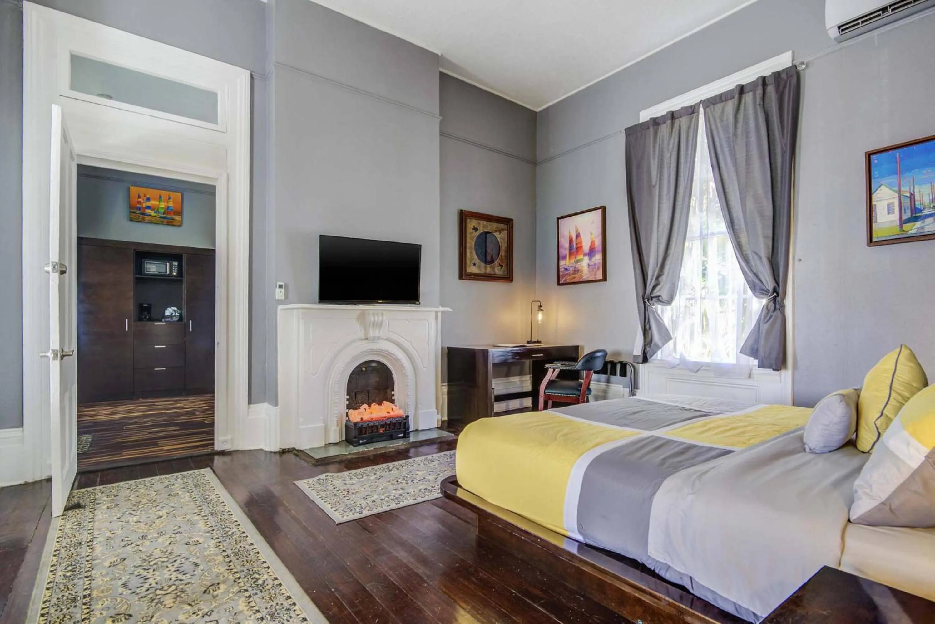 Bedroom, Bed in The George Manor