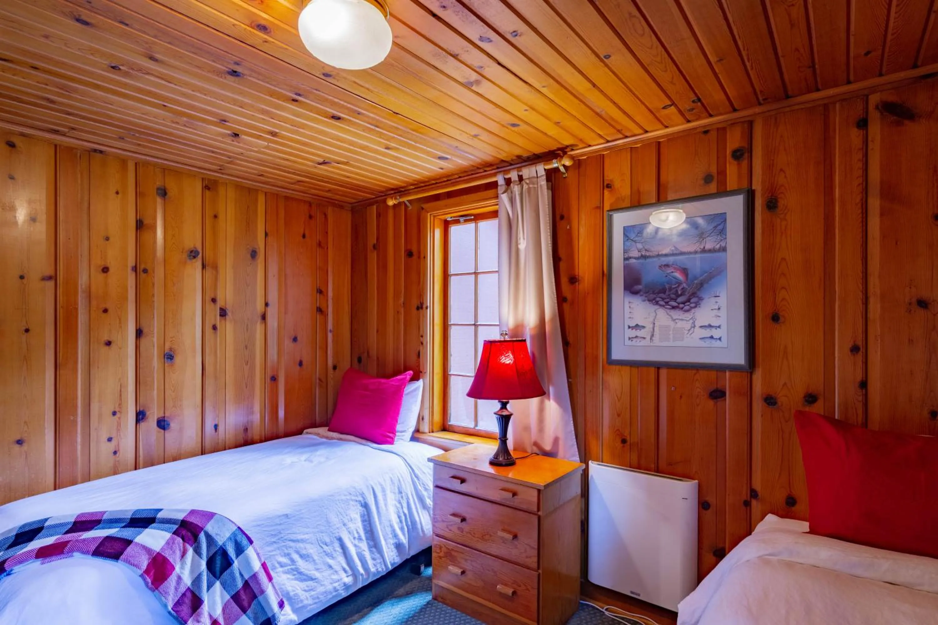 Bed in Lake Creek Lodge