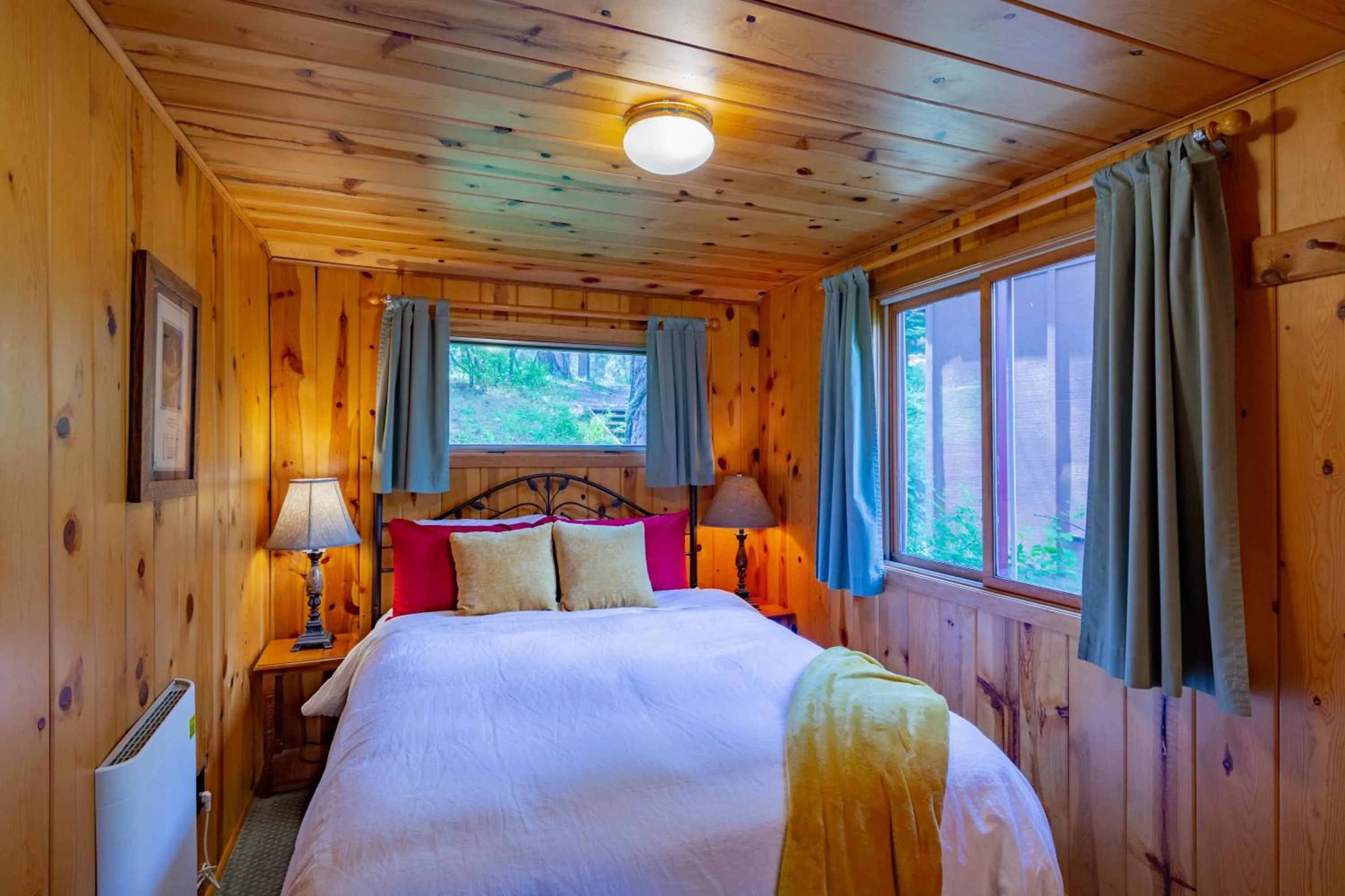 Bed in Lake Creek Lodge