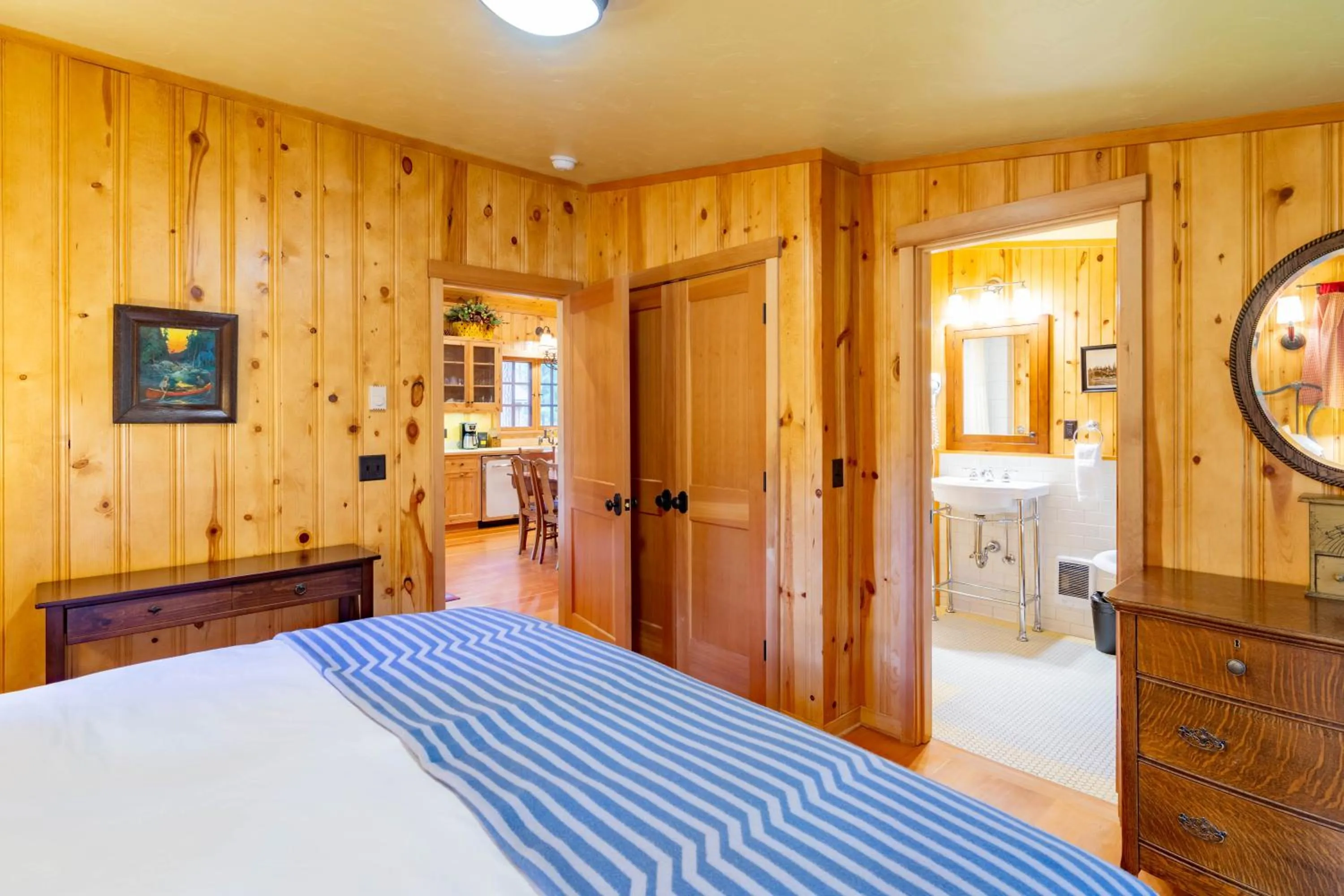 Bed in Lake Creek Lodge