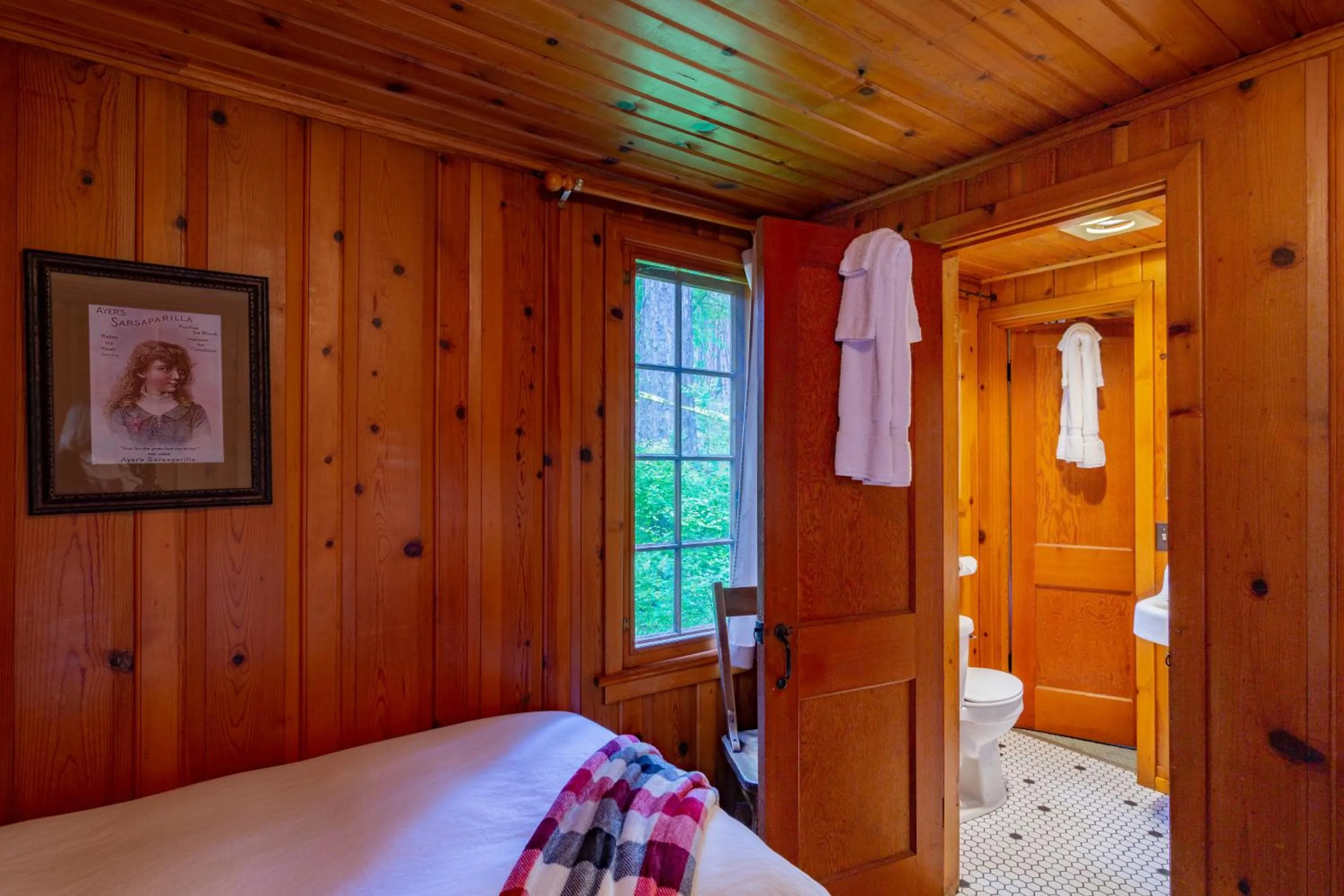 Bed in Lake Creek Lodge